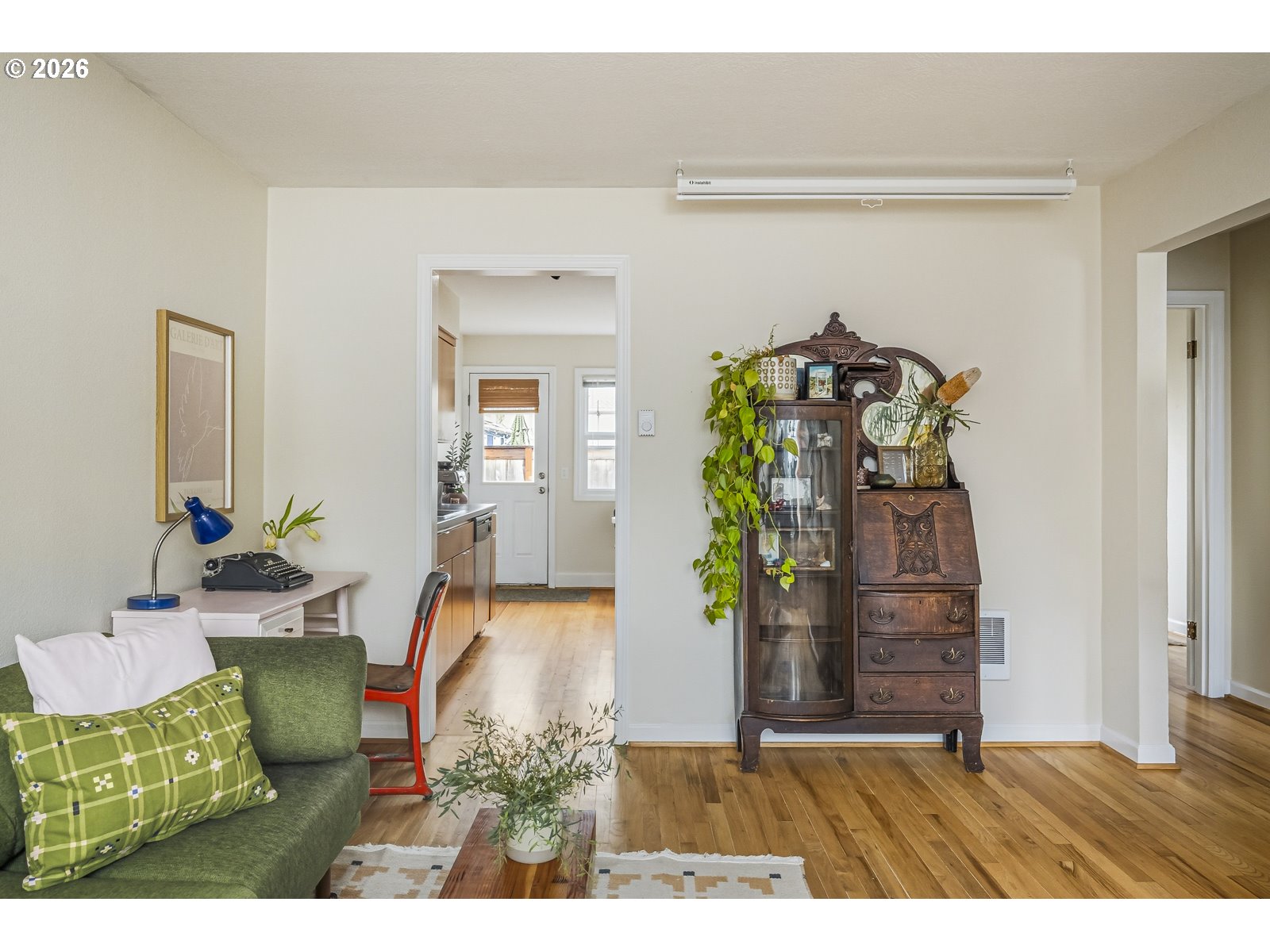 Photo #4: 278890897 Listing: Photo #4