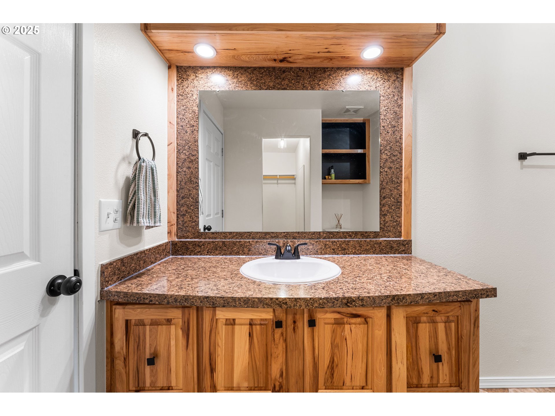 52 VEYS DR, Kelso, WA, 98626