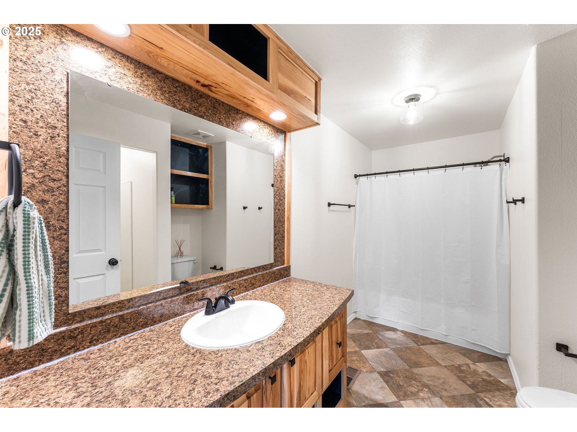 52 VEYS DR, Kelso, WA, 98626