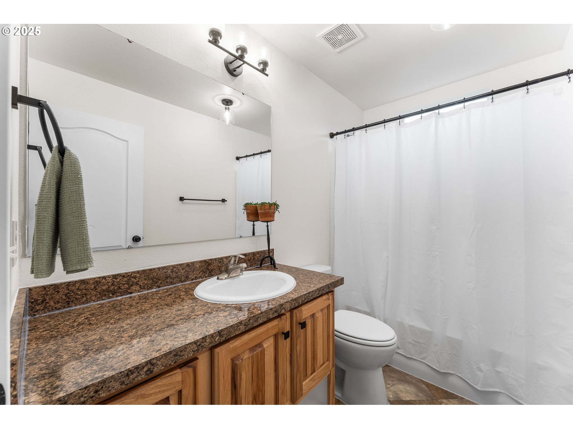 52 VEYS DR, Kelso, WA, 98626