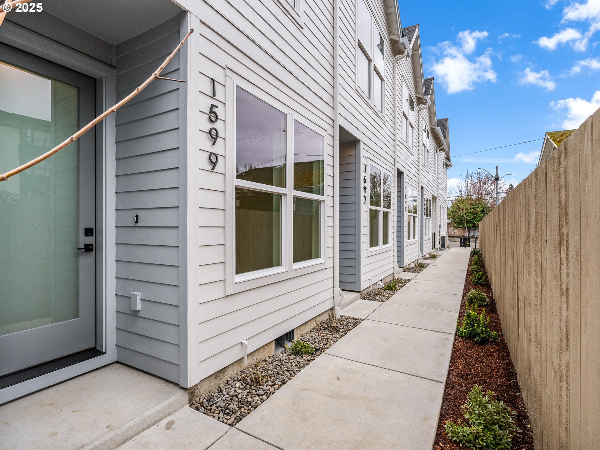 Photo #2: 283677626 Listing 