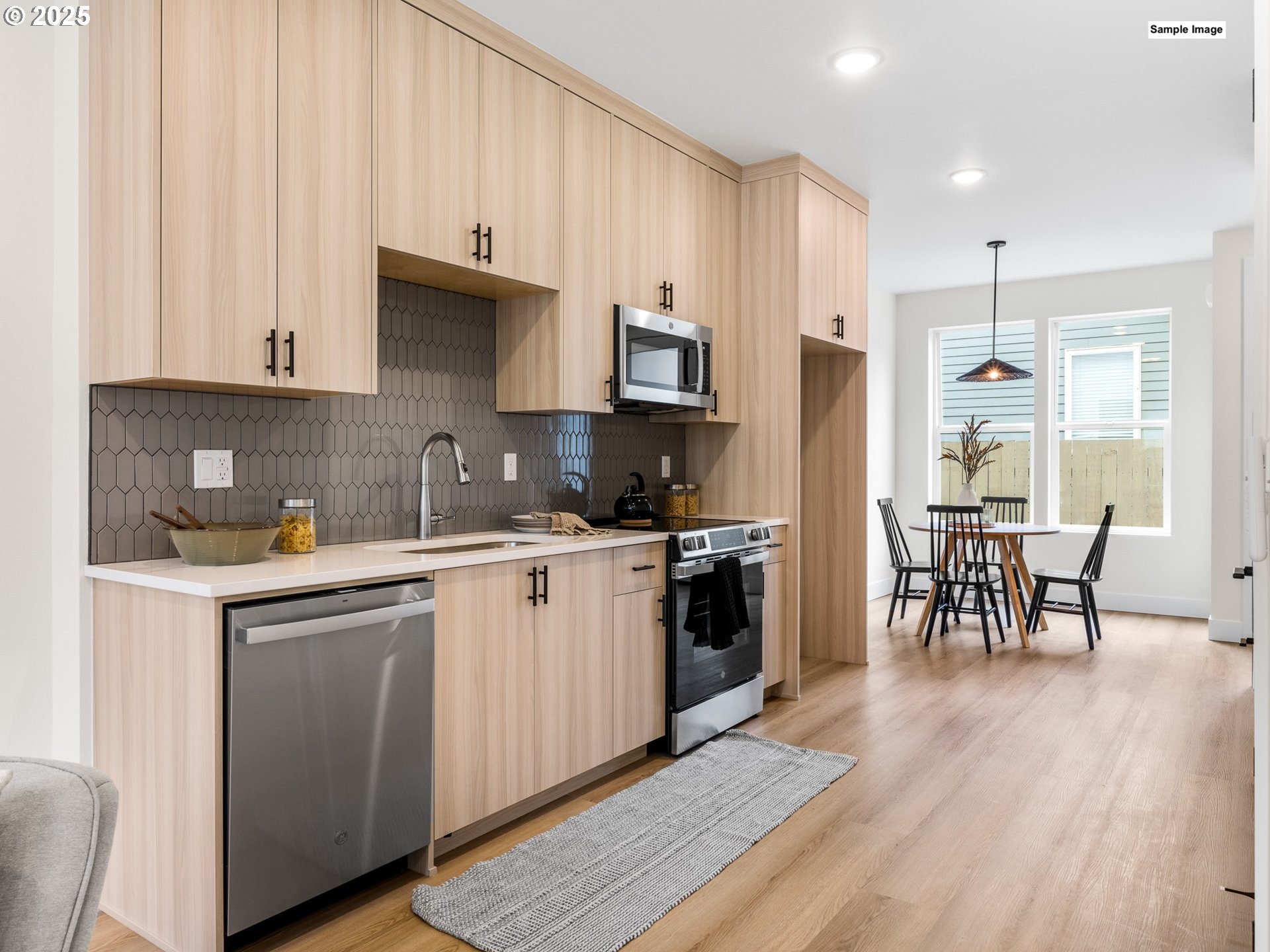 Photo #5: 283677626 Listing 