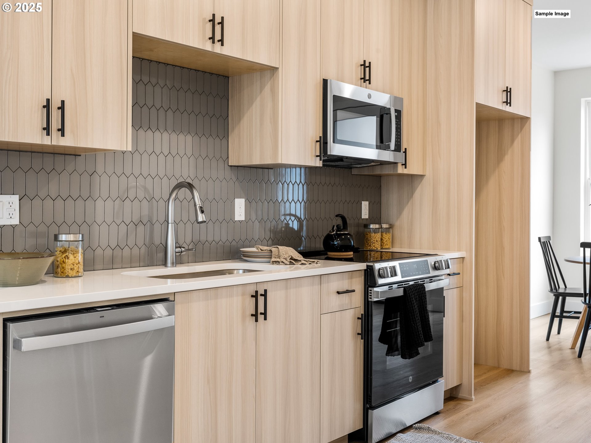 Photo #6: 283677626 Listing 