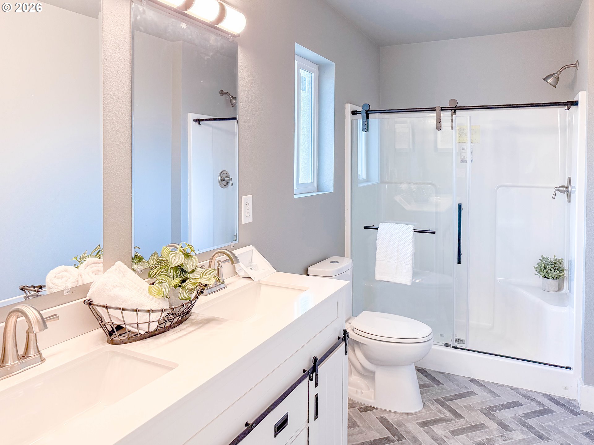 2382 E IRWIN WAY, Eugene, OR, 97402