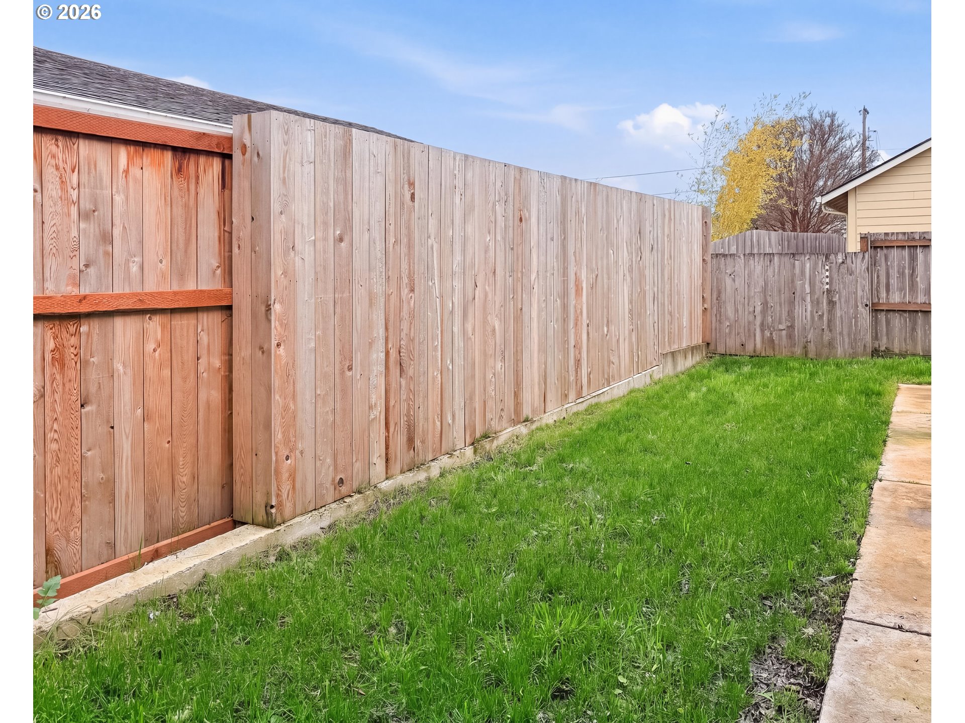 2382 E IRWIN WAY, Eugene, OR, 97402