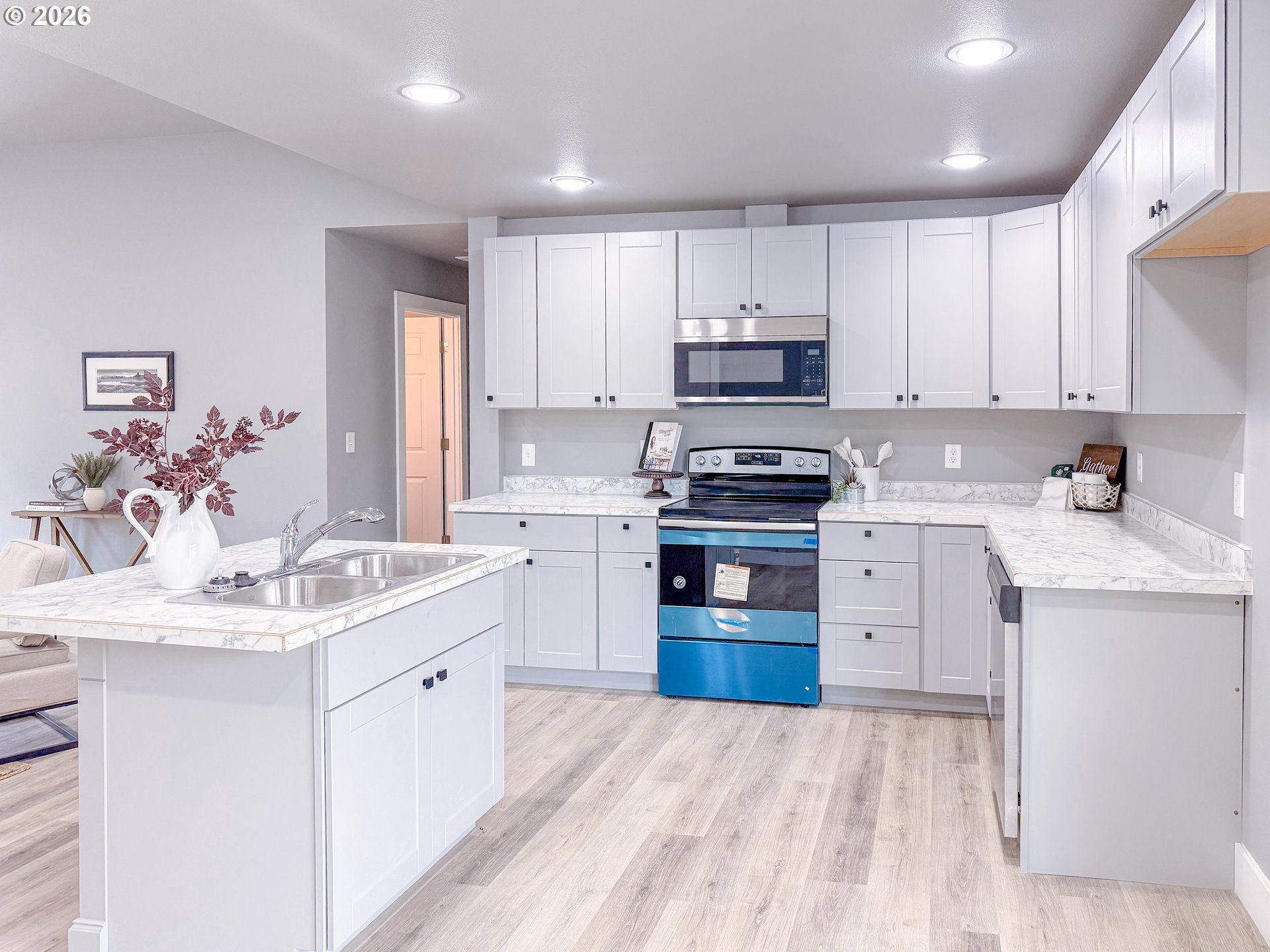 2382 E IRWIN WAY, Eugene, OR, 97402