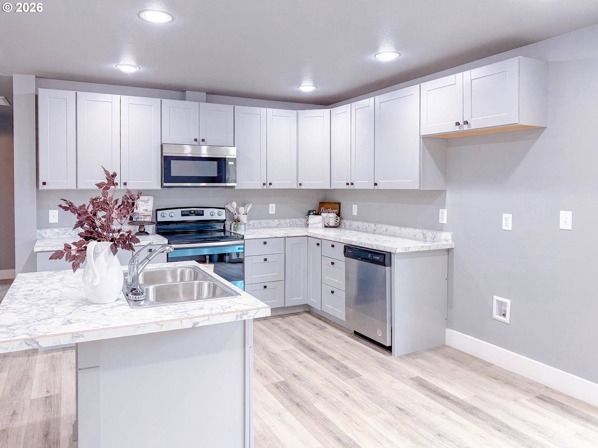 2382 E IRWIN WAY, Eugene, OR, 97402