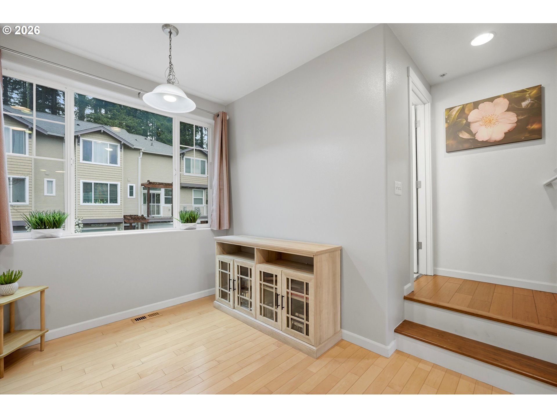 Photo #5: 284221248 Listing: Photo #5