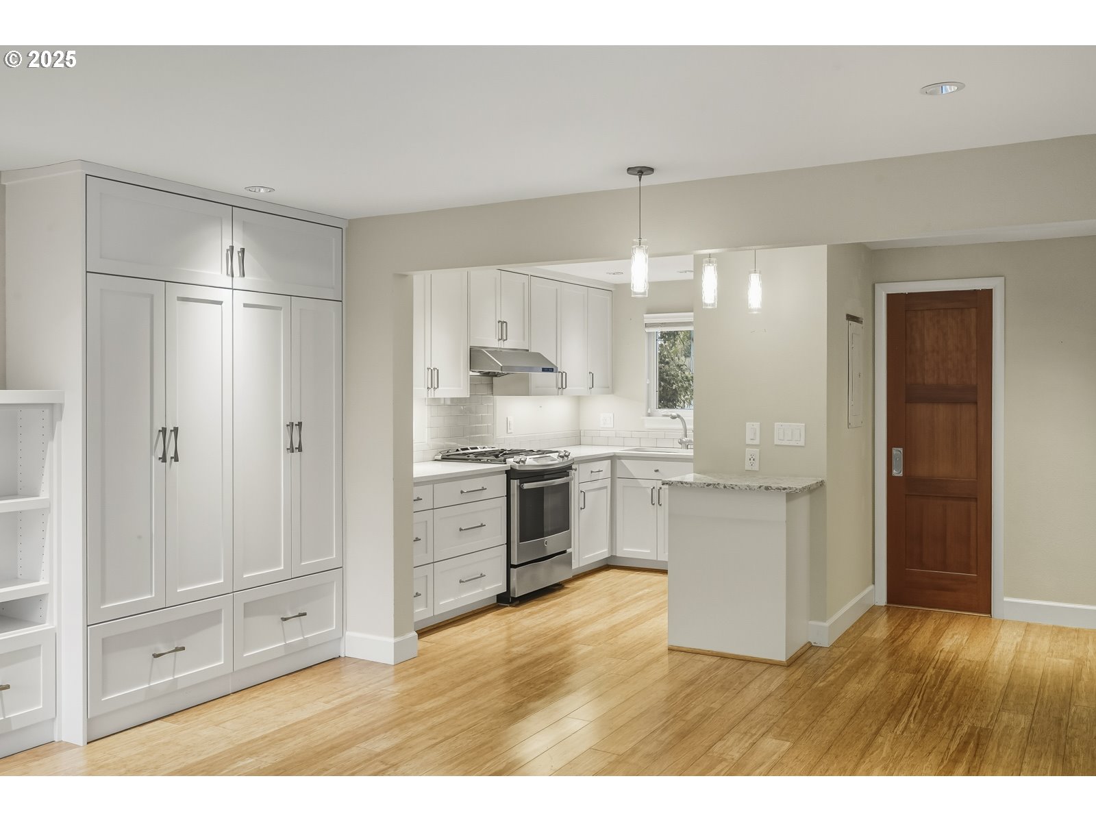 Photo #2: 284949120 Listing: Photo #2