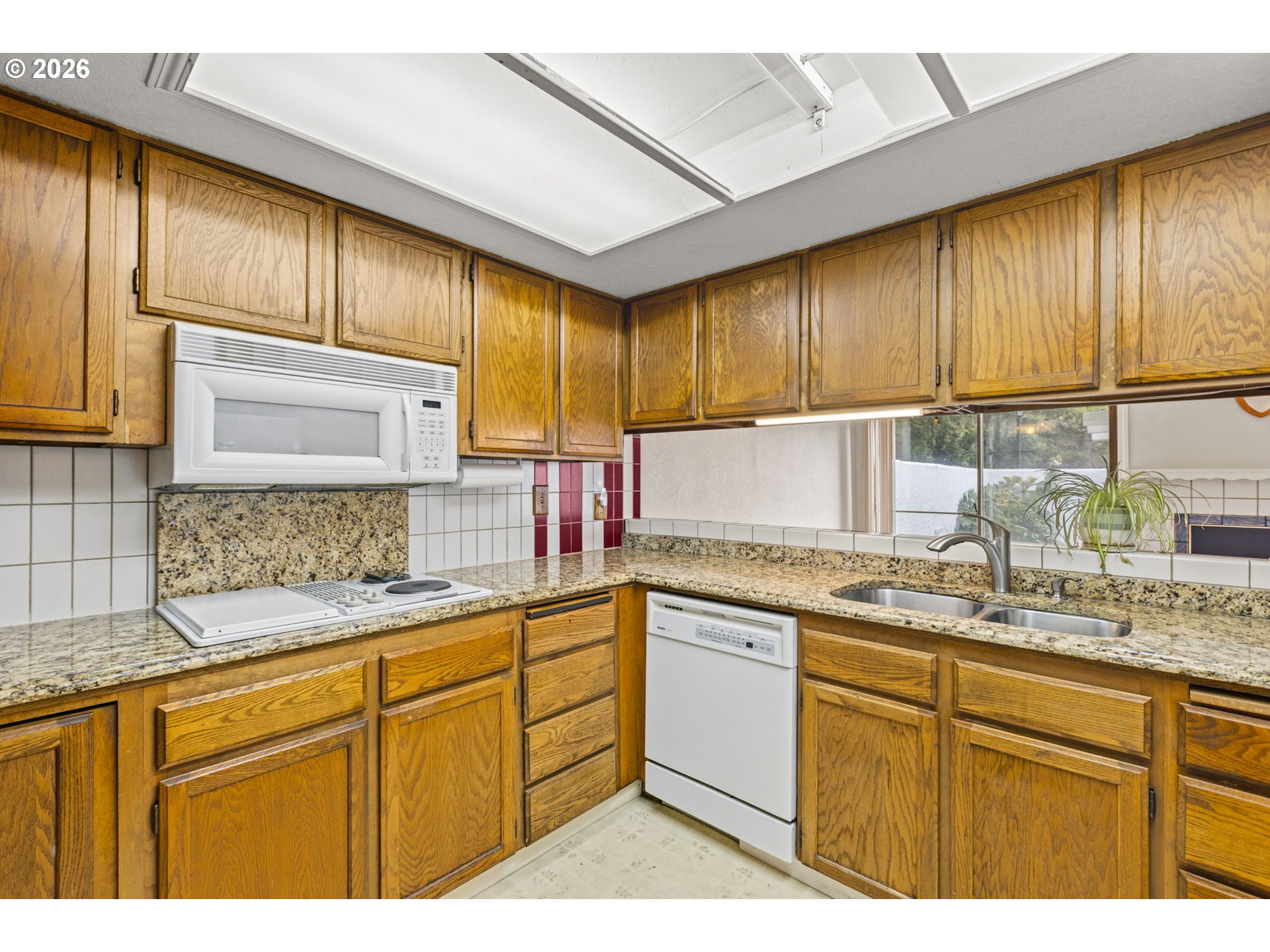 Photo #6: 288033078 Listing: Photo #6