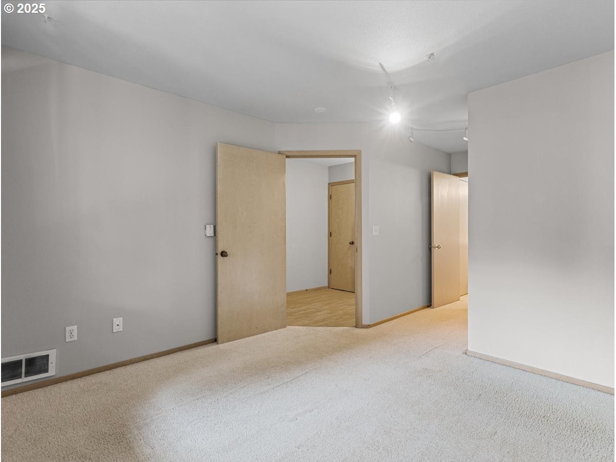 Photo #8: 292484929 Listing: Photo #8