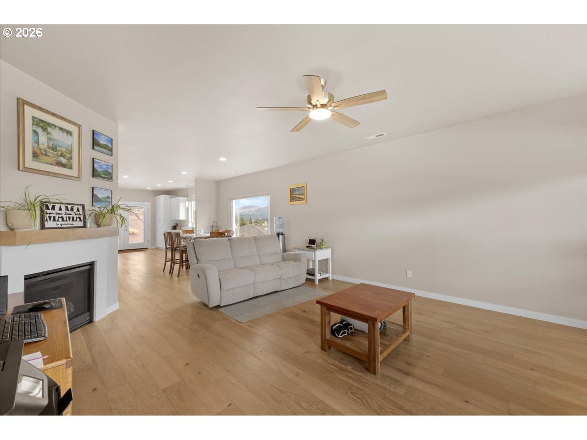 816 PEBBLE CREEK ST, Sutherlin, OR, 97479