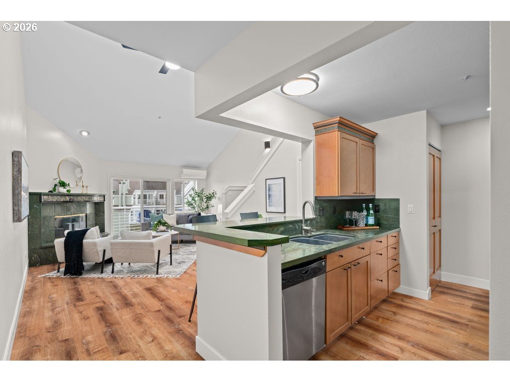 Photo #1: 294212044 Listing: Photo #1