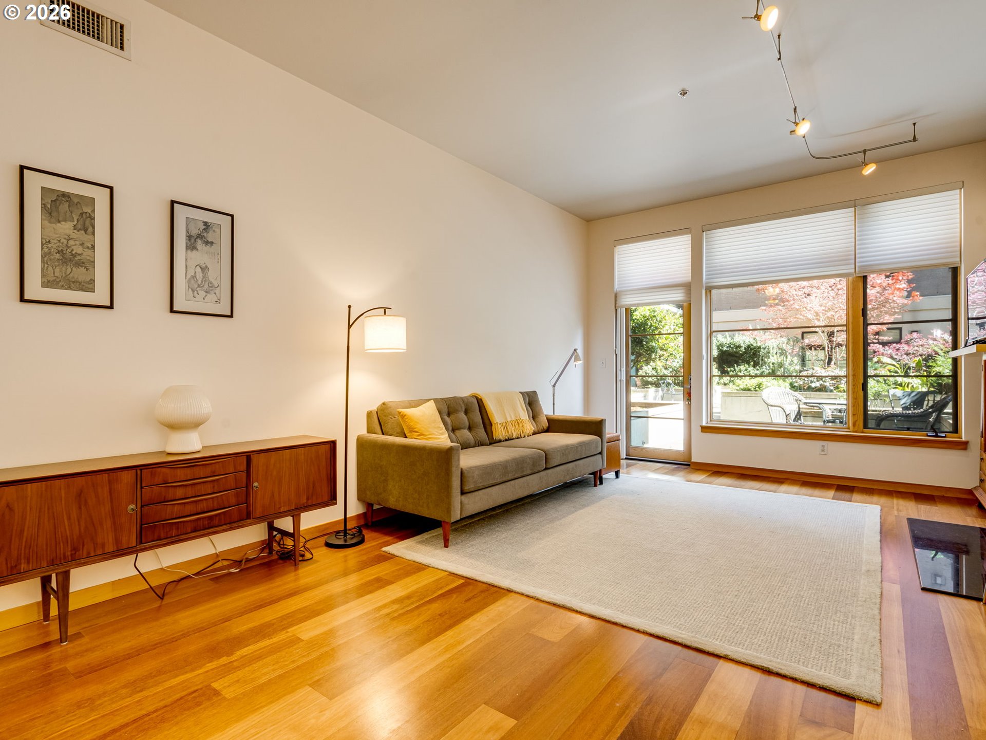 Photo #5: 294273510 Listing: Photo #5