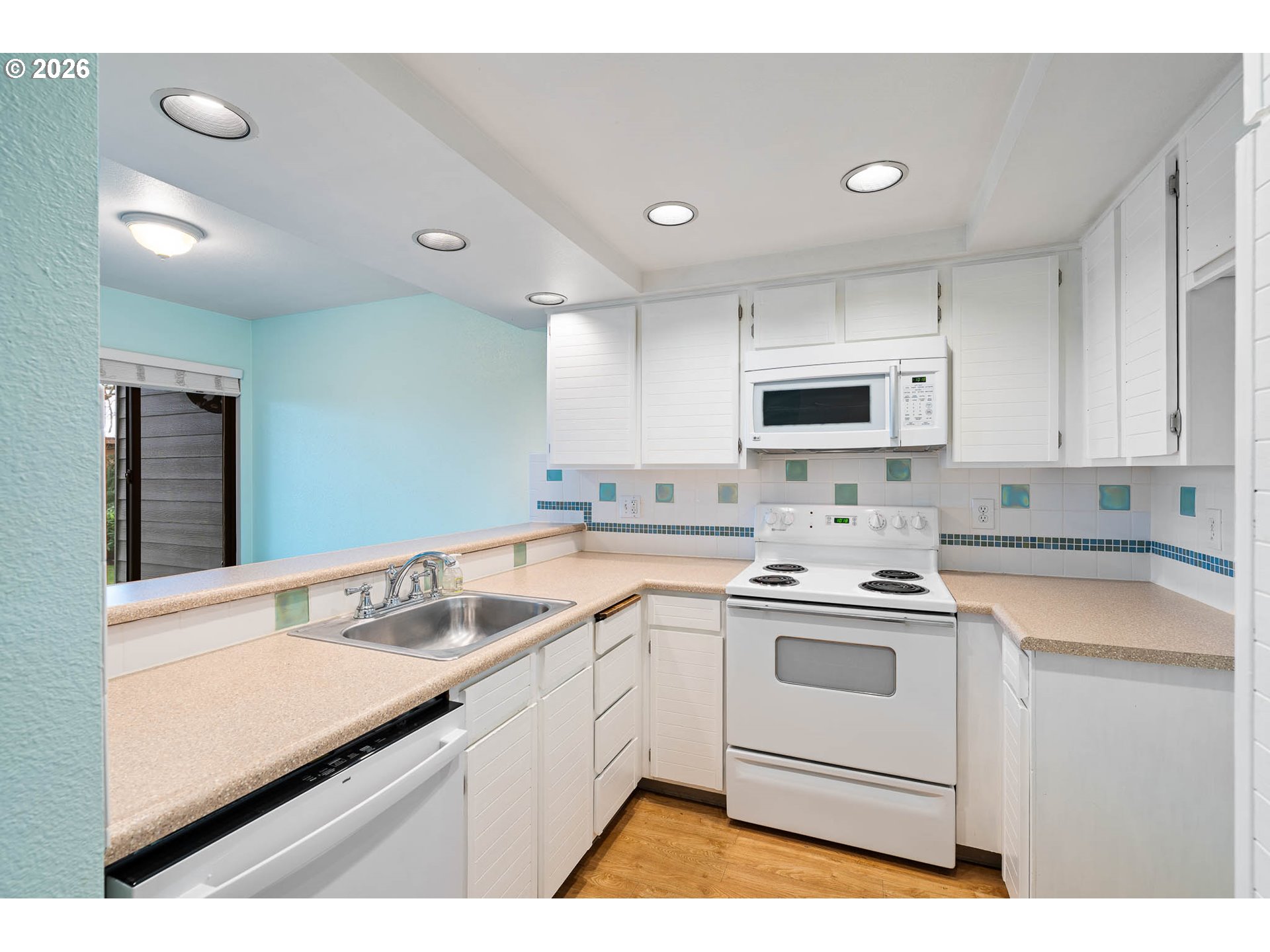 Photo #3: 294916843 Listing: Photo #3