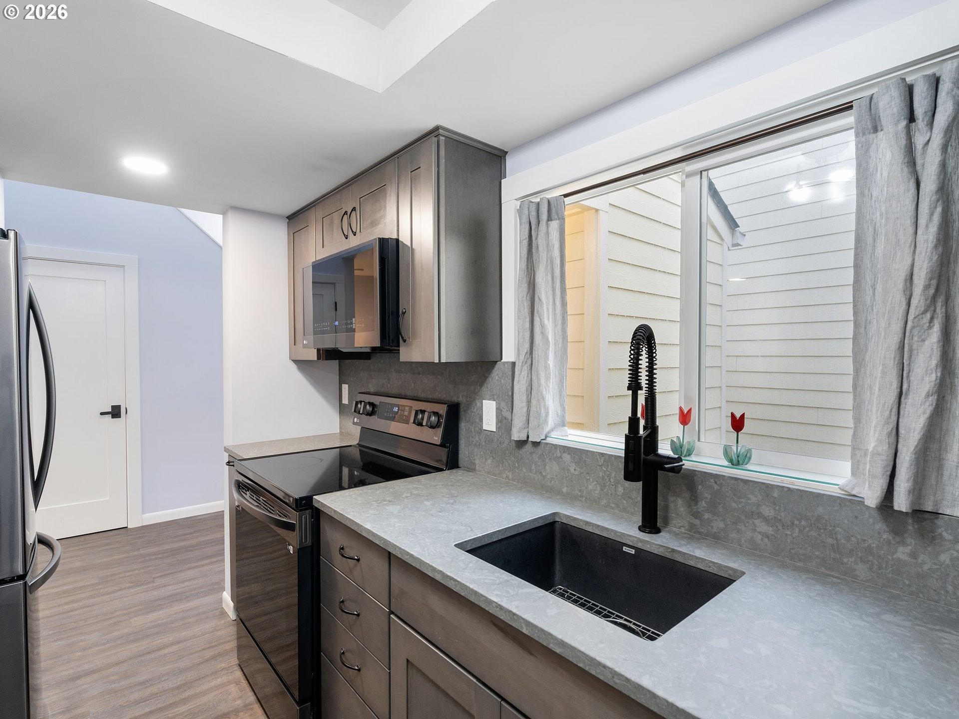 Photo #6: 295543723 Listing: Photo #6