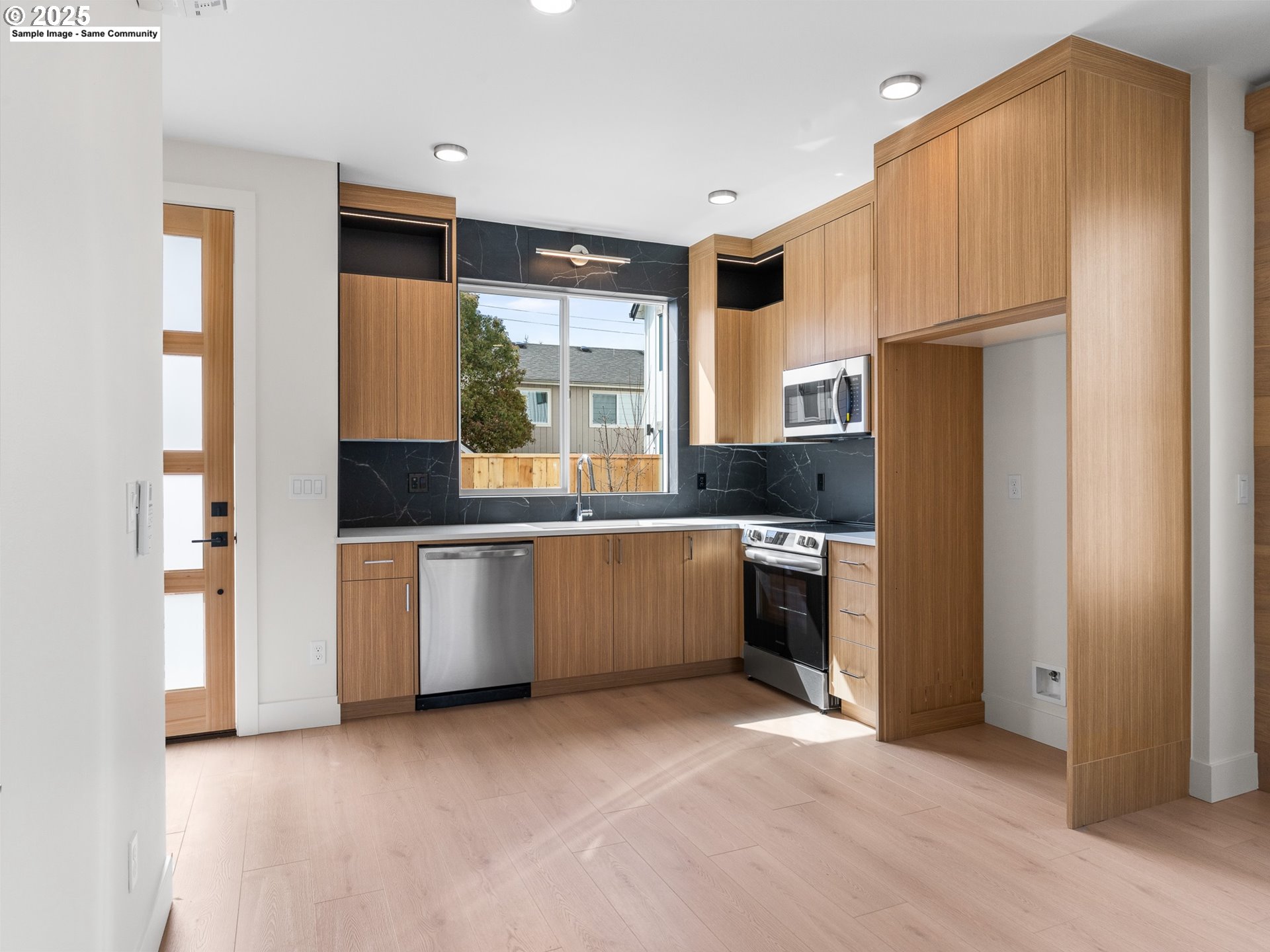 Photo #2: 296318811 Listing: Photo #2