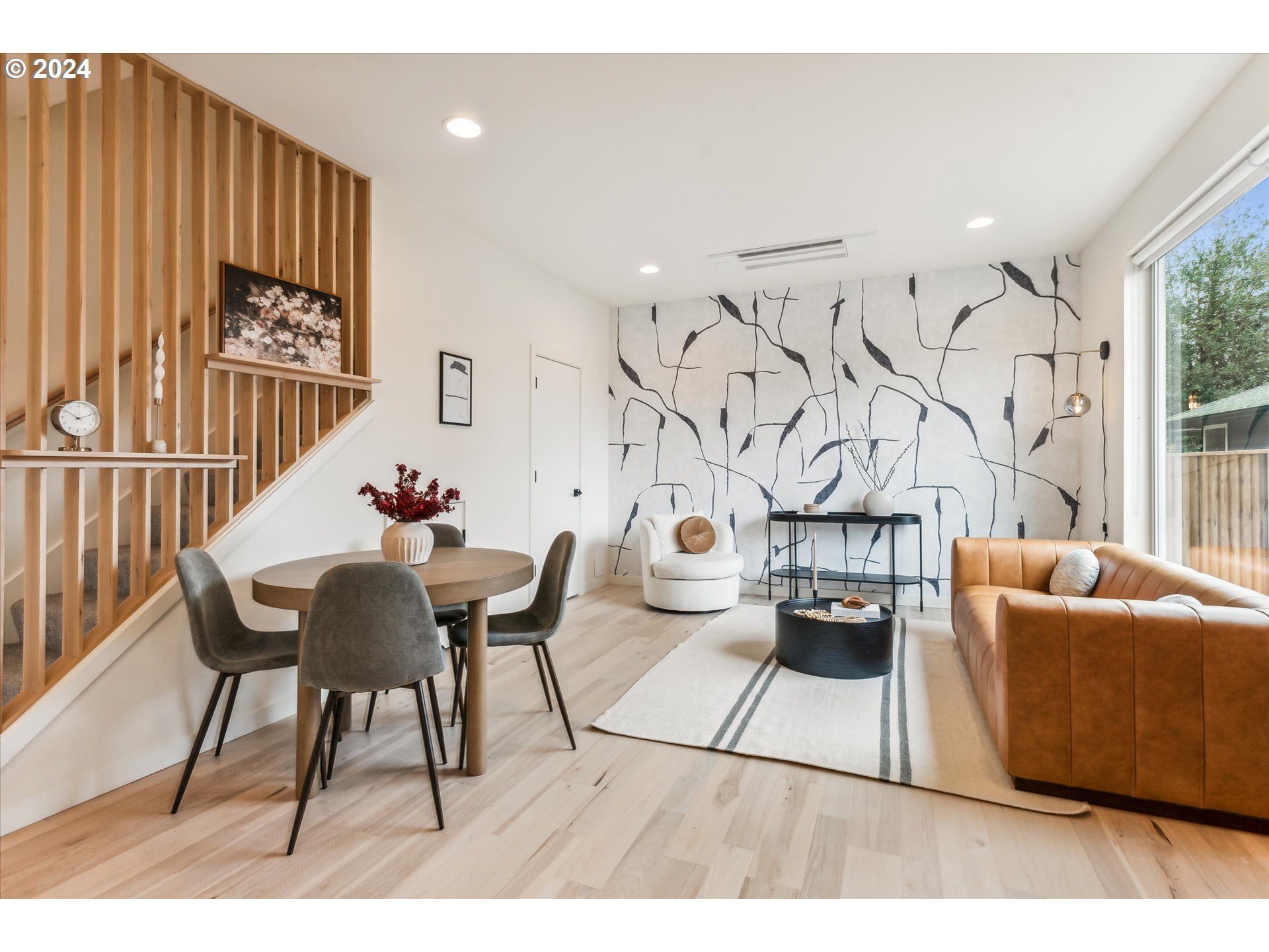 Photo #3: 298605192 Listing: Photo #3