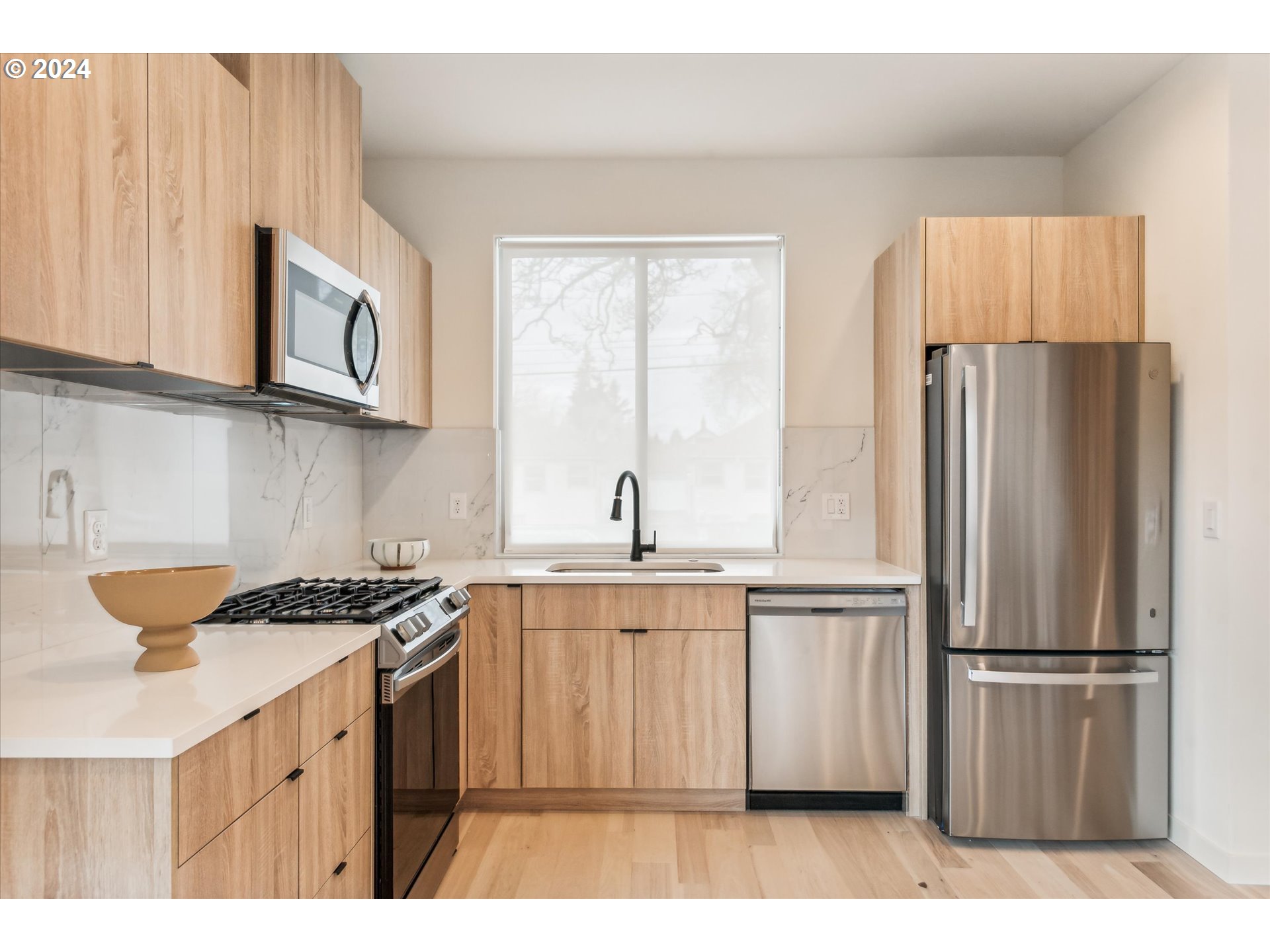 Photo #4: 298605192 Listing: Photo #4