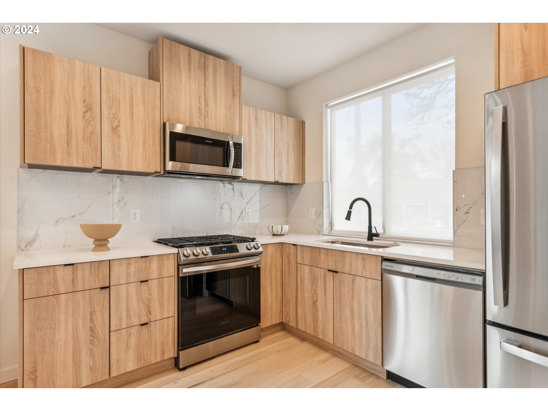 Photo #5: 298605192 Listing: Photo #5