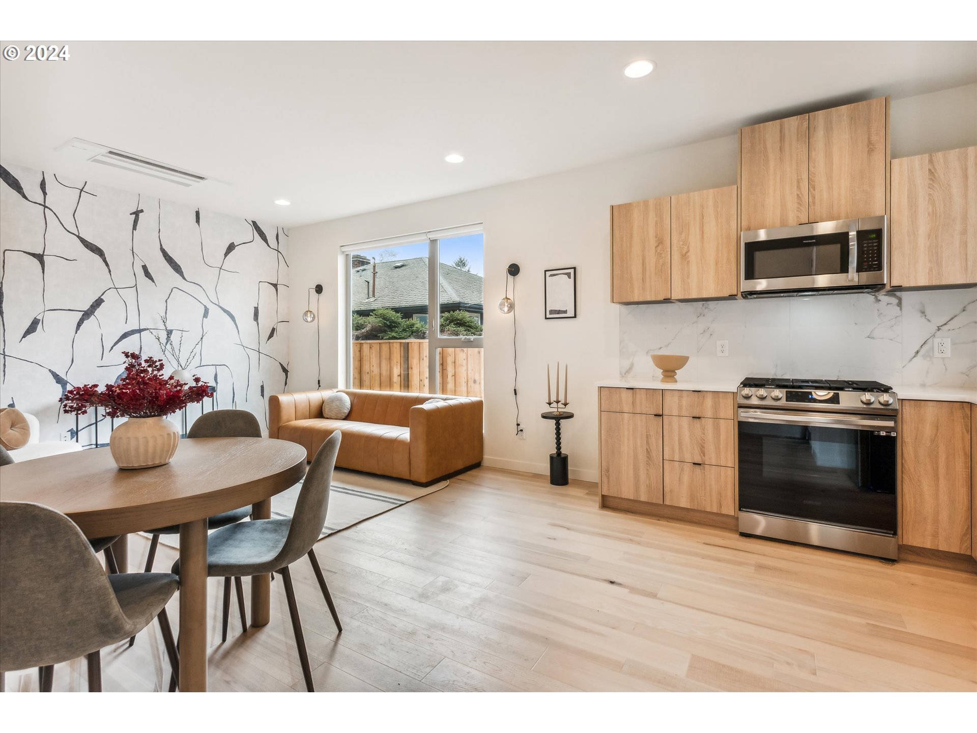 Photo #6: 298605192 Listing: Photo #6