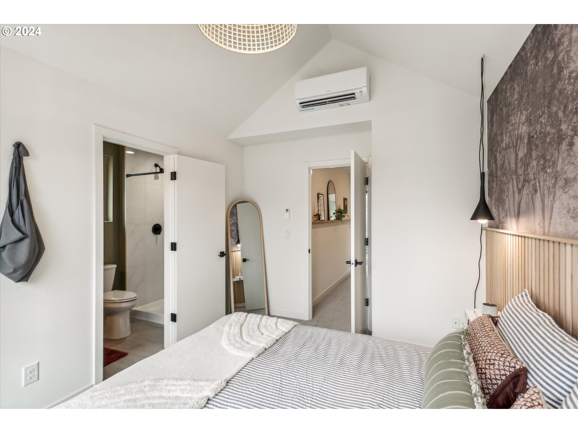 Photo #8: 298605192 Listing: Photo #8