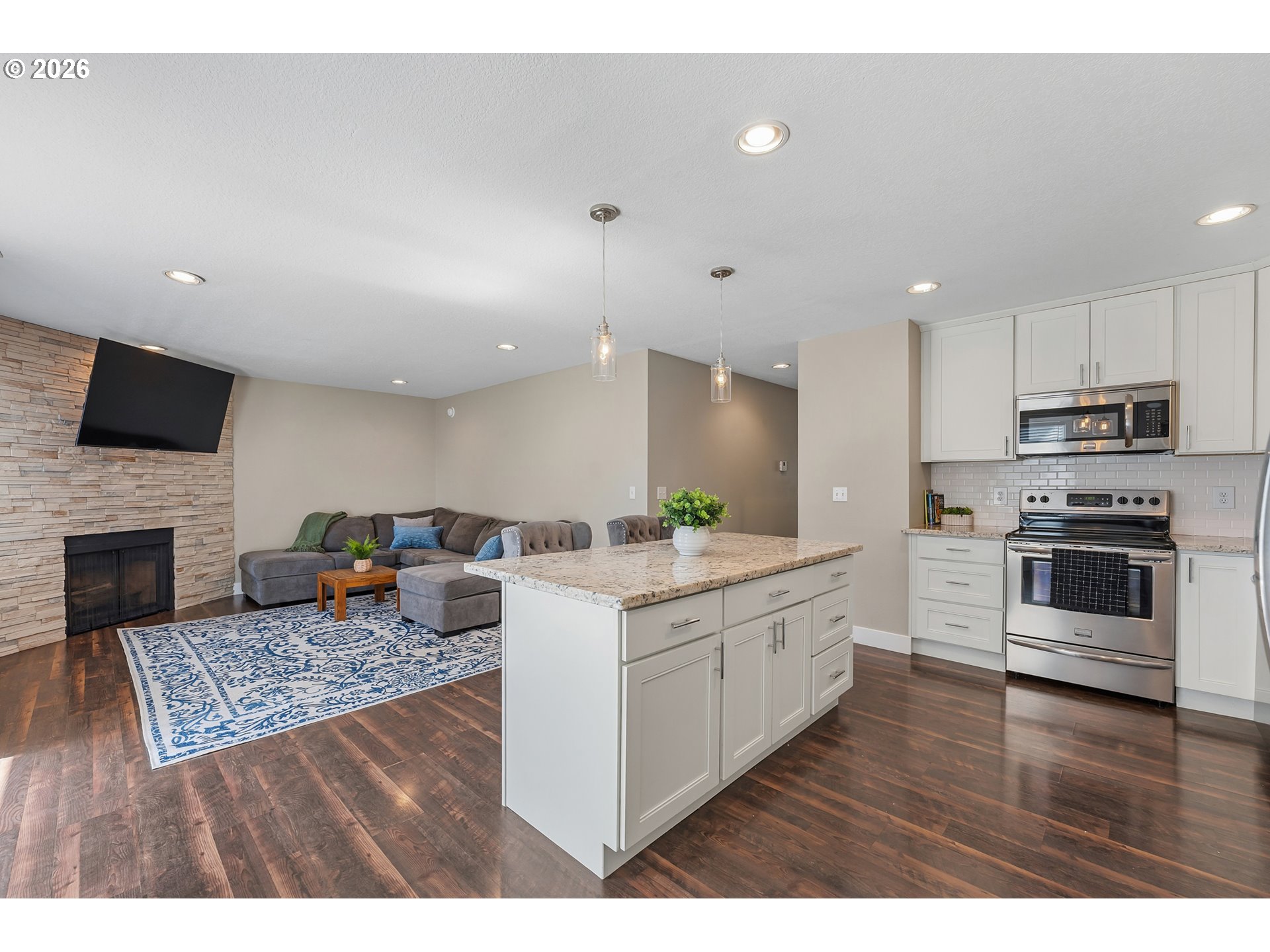 Photo #3: 299507705 Listing: Photo #3