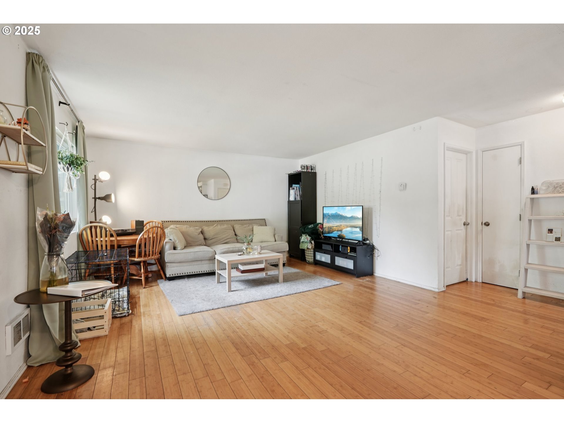 More Details about MLS # 299664382 : 3110 NE 16TH ST NE