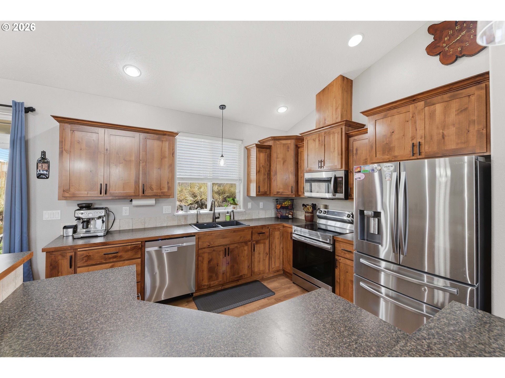 2025 ROOSEVELT LOOP, North Bend, OR, 97459