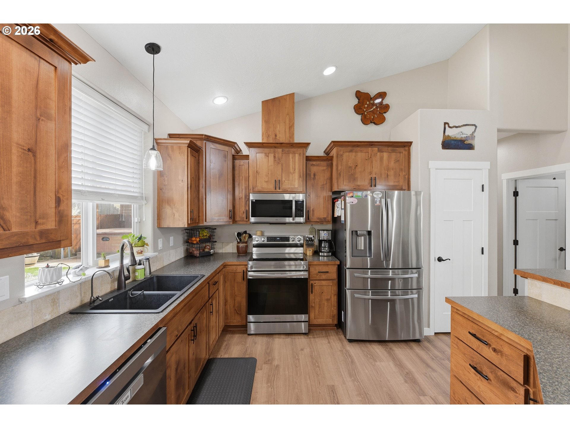 2025 ROOSEVELT LOOP, North Bend, OR, 97459