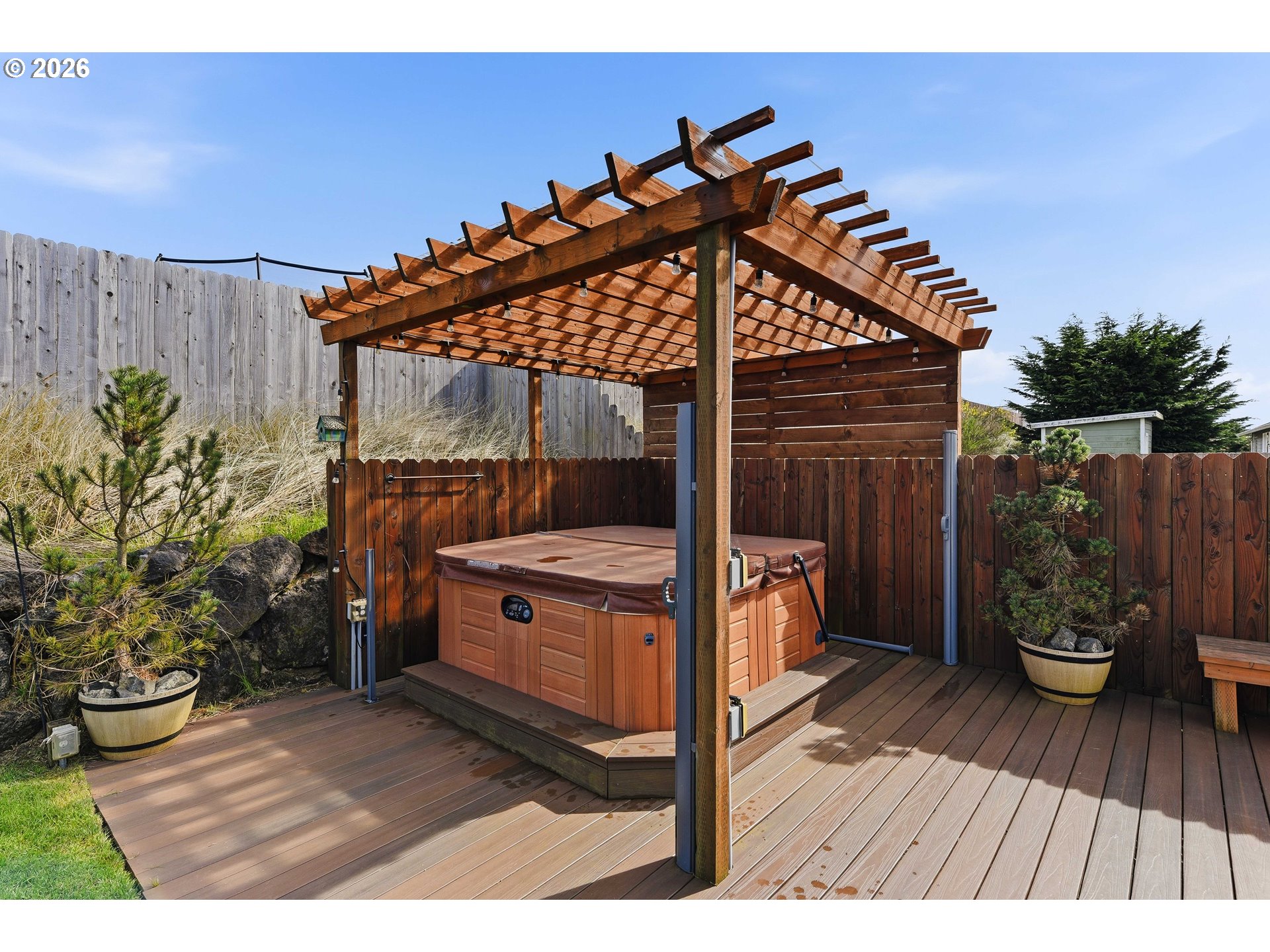 2025 ROOSEVELT LOOP, North Bend, OR, 97459