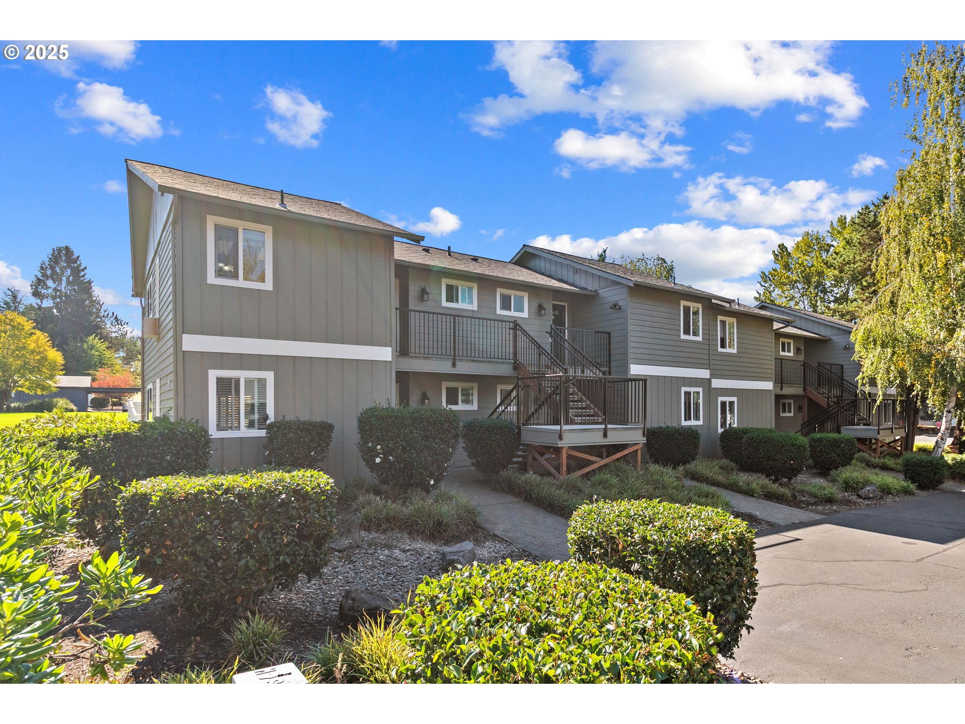 Photo #2: 302436453 Listing 