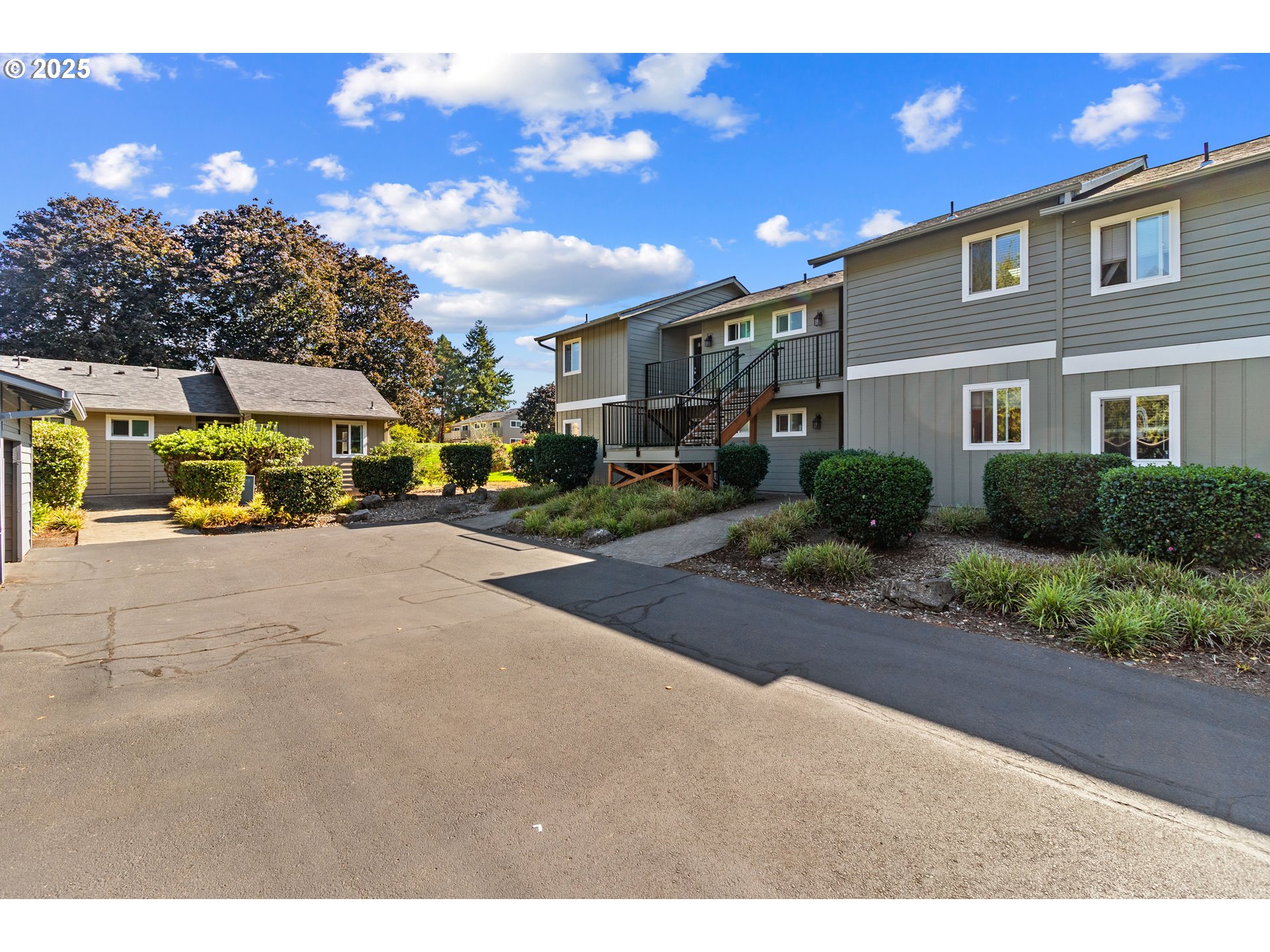 Photo #3: 302436453 Listing 