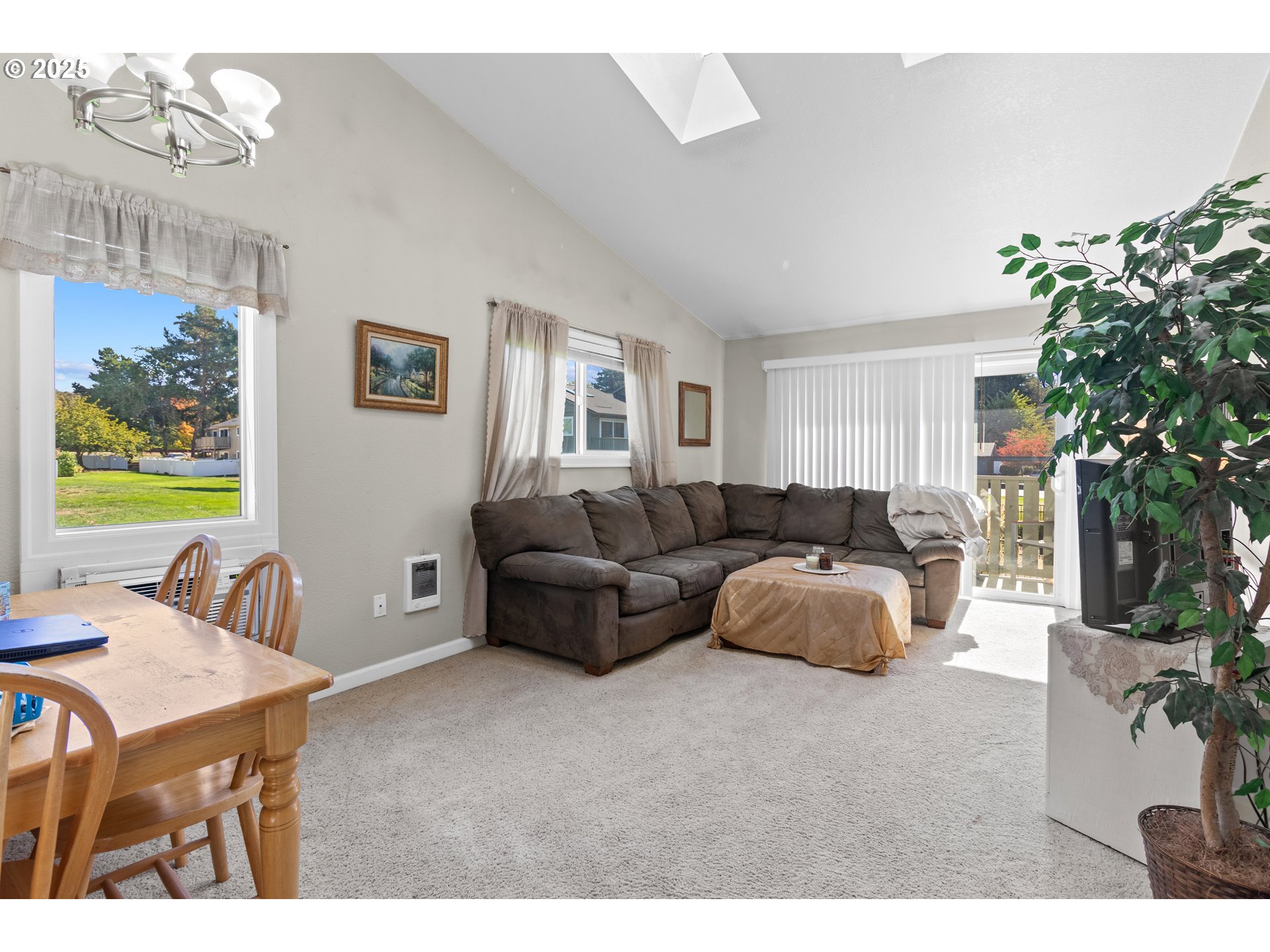 Photo #6: 302436453 Listing 