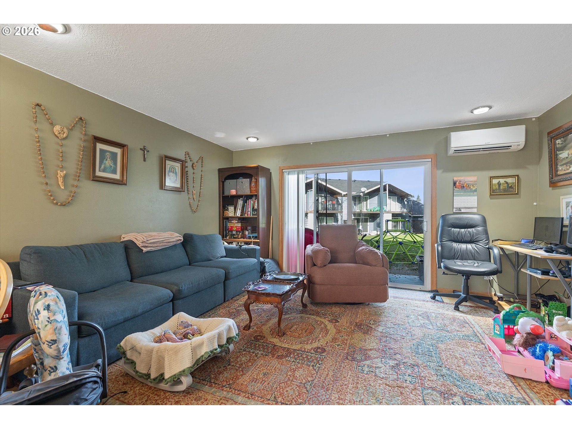 Photo #2: 302476854 Listing: Photo #2