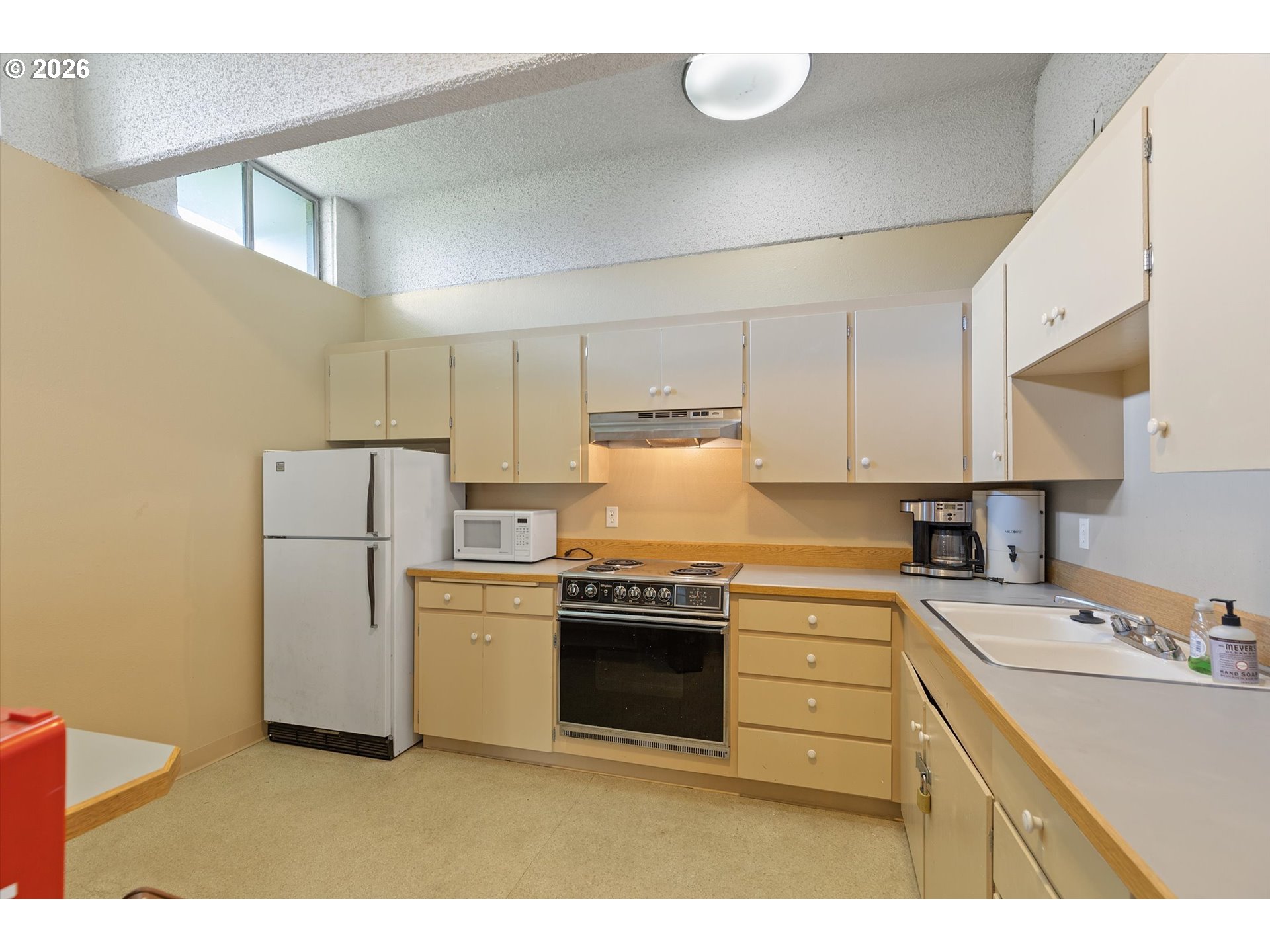 Photo #34: 302476854 Listing: Photo #34