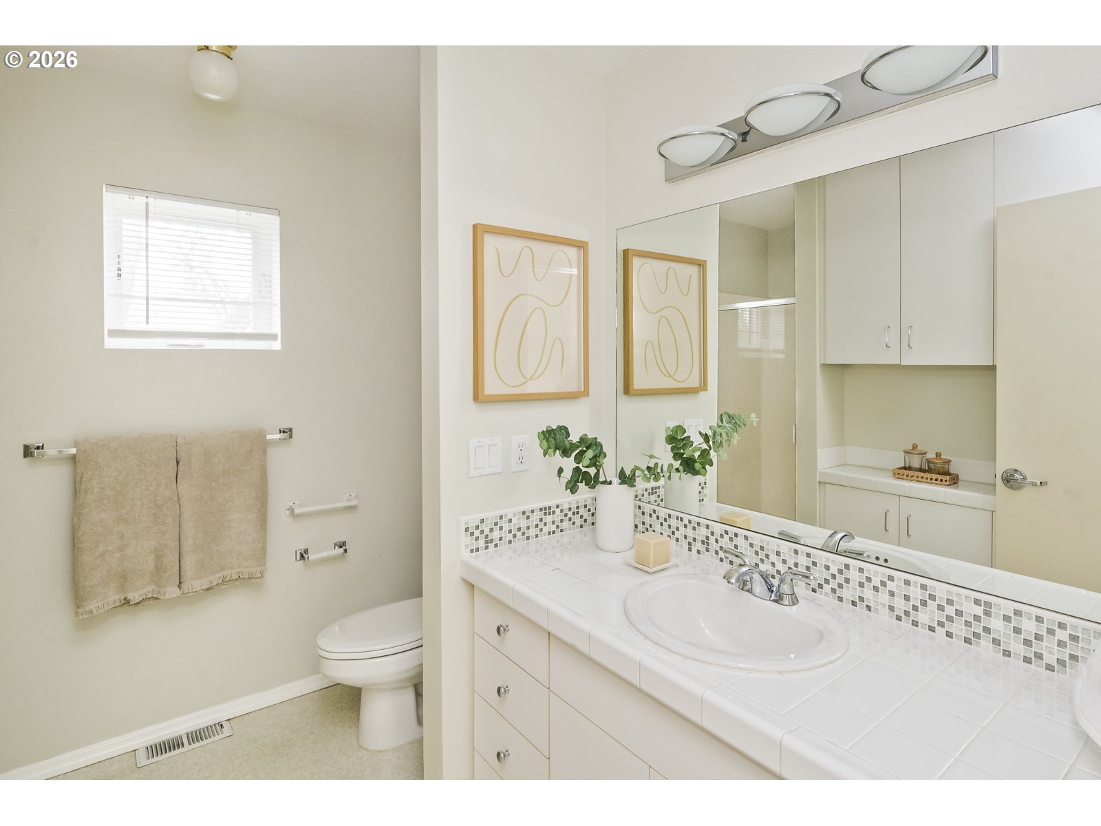 Photo #10: 305134655 Listing: Photo #10