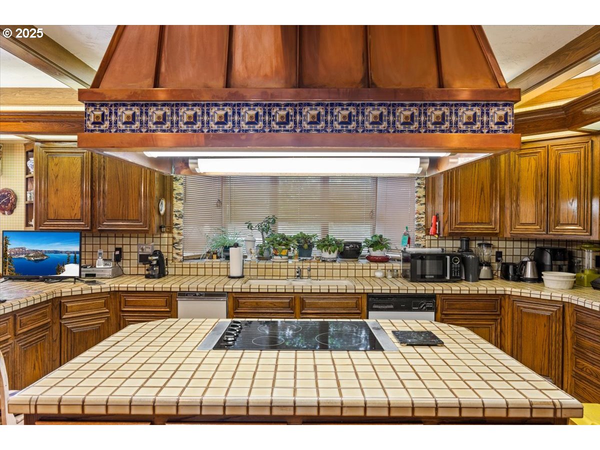 331 METZ HILL RD, Oakland, OR, 97462