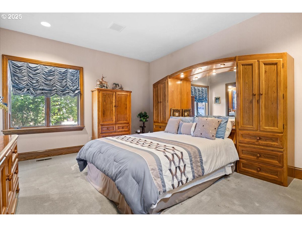331 METZ HILL RD, Oakland, OR, 97462