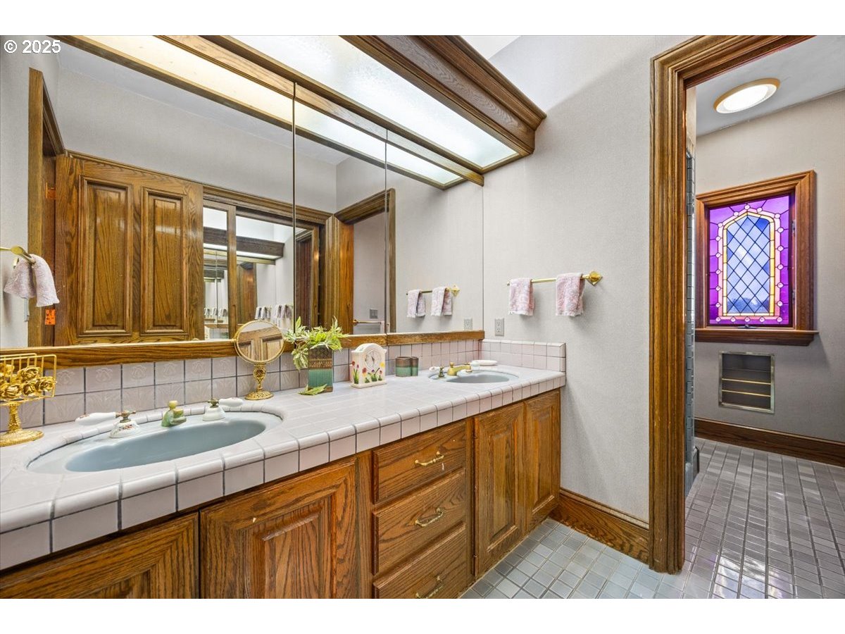 331 METZ HILL RD, Oakland, OR, 97462