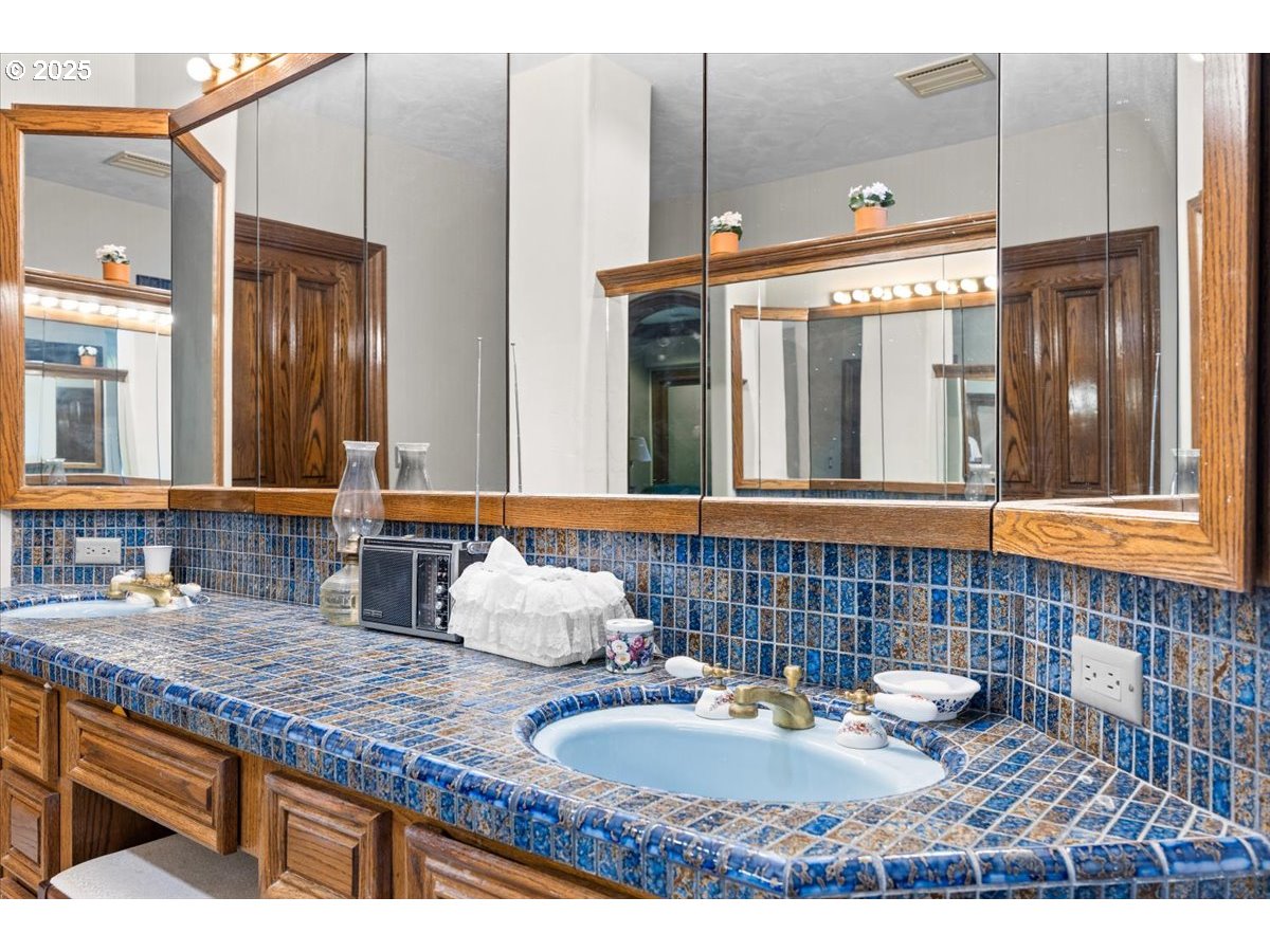 331 METZ HILL RD, Oakland, OR, 97462