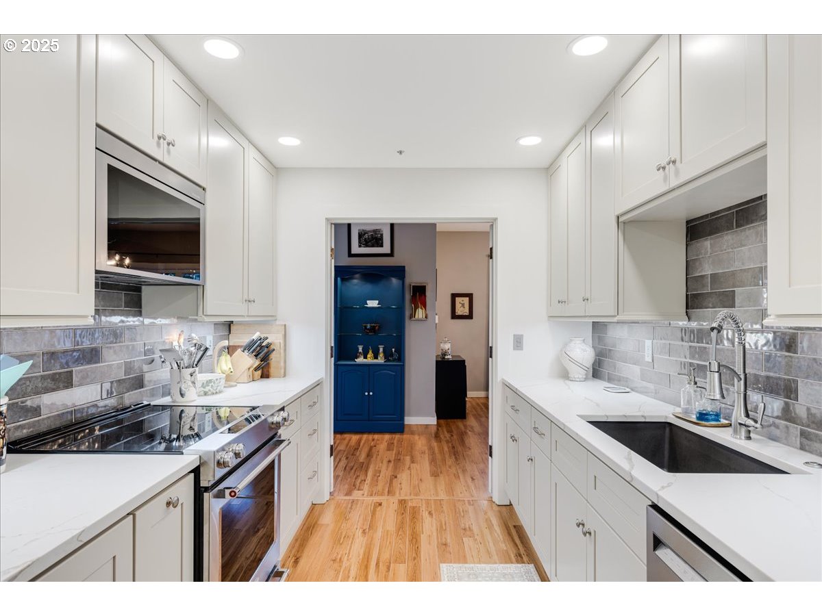 Photo #14: 308814340 Listing: Photo #14