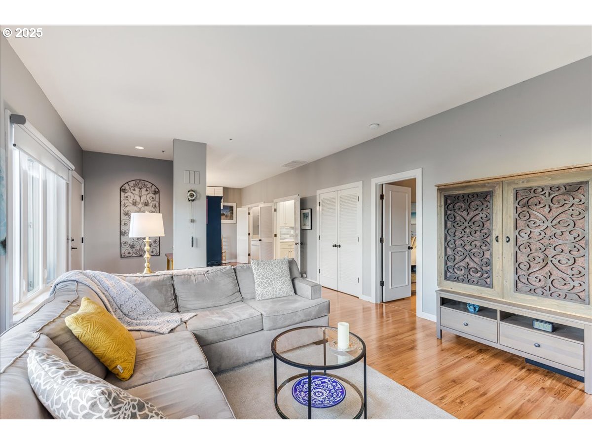 Photo #8: 308814340 Listing: Photo #8