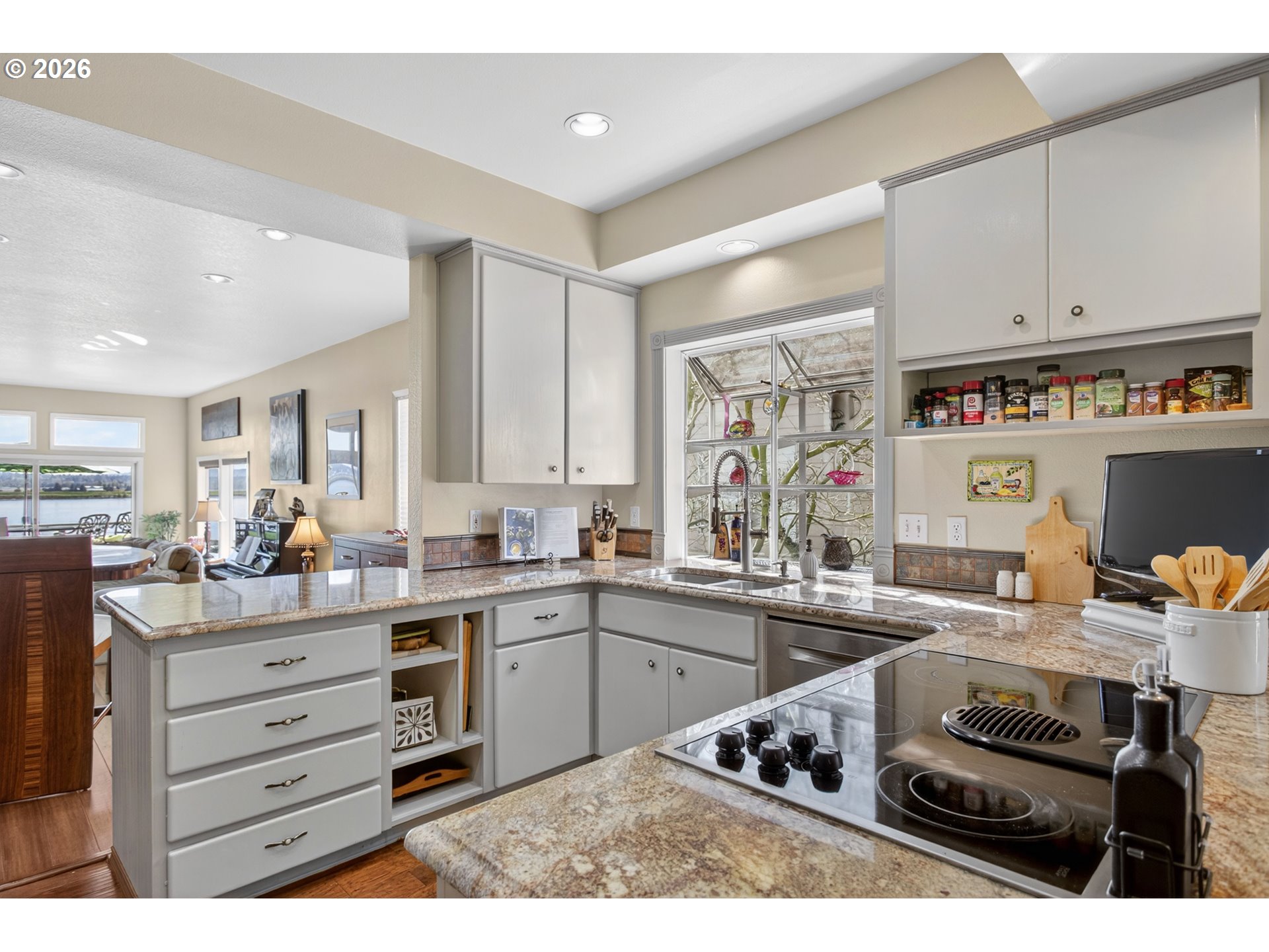 Photo #10: 308893492 Listing: Photo #10