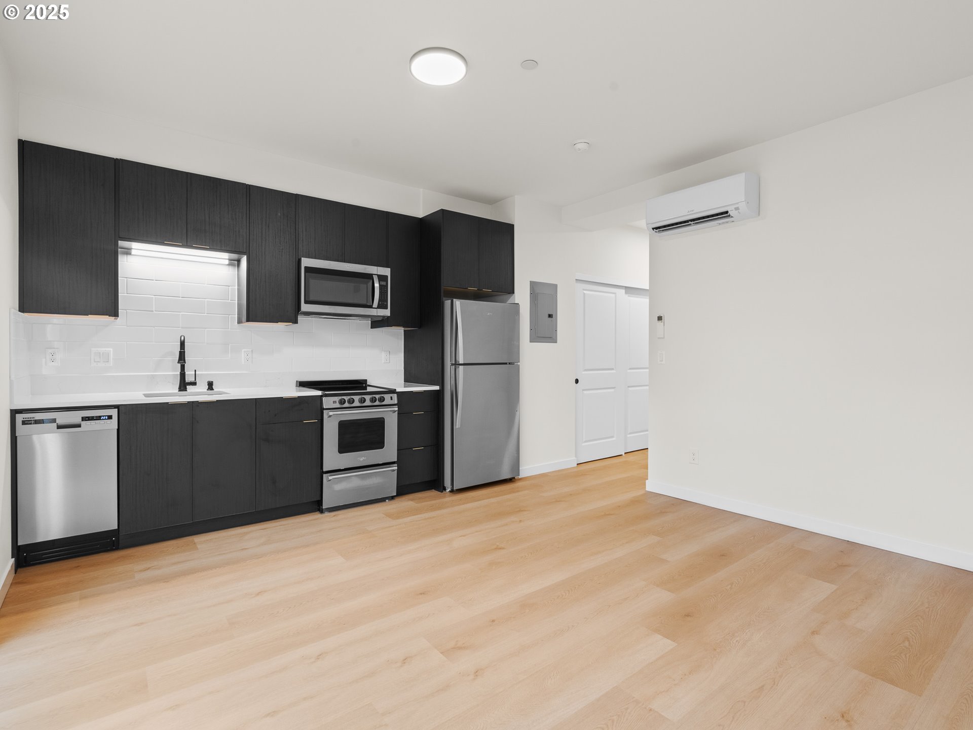 Photo #9: 309703411 Listing: Photo #9
