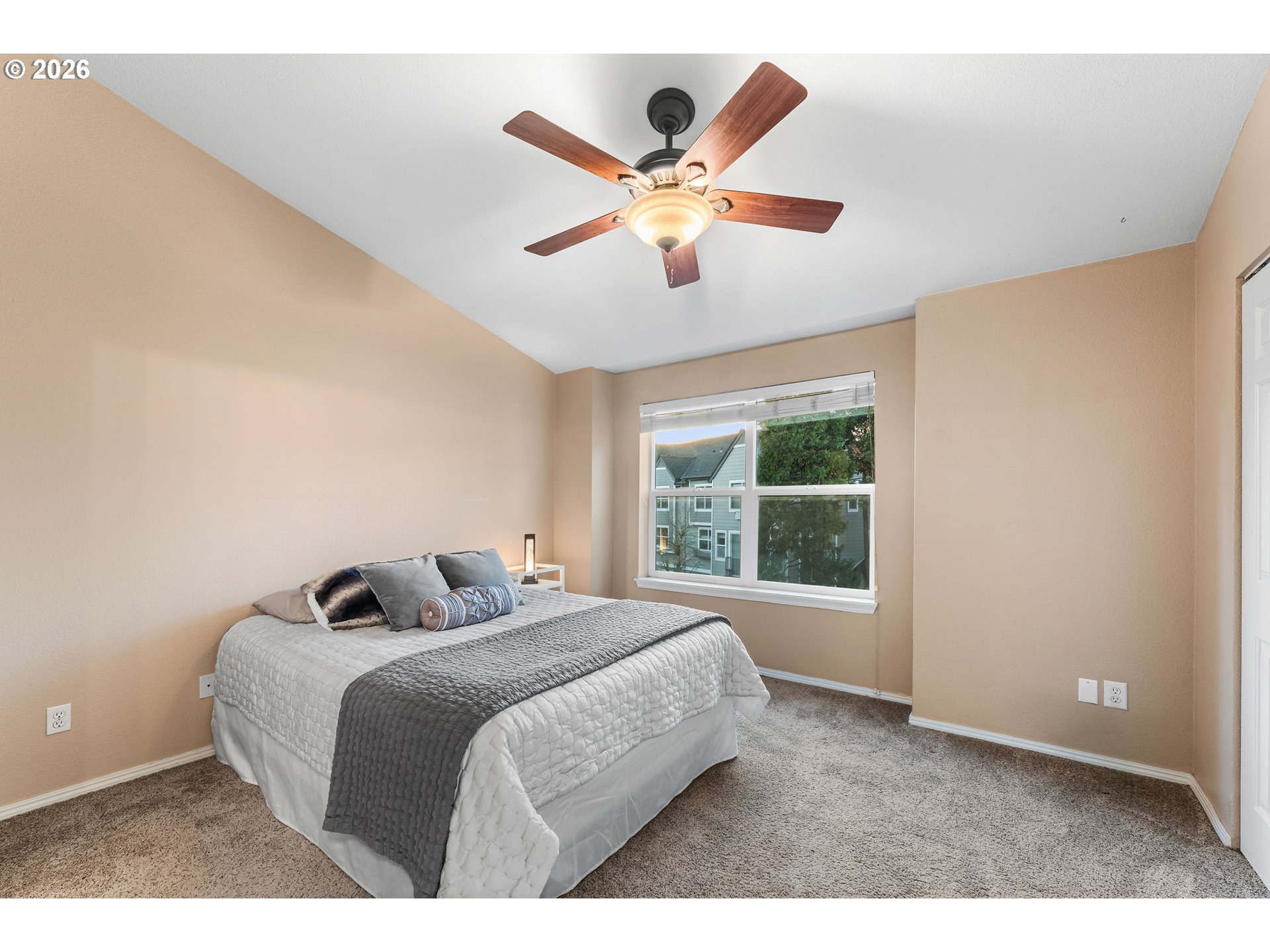 Photo #12: 310520951 Listing: Photo #12