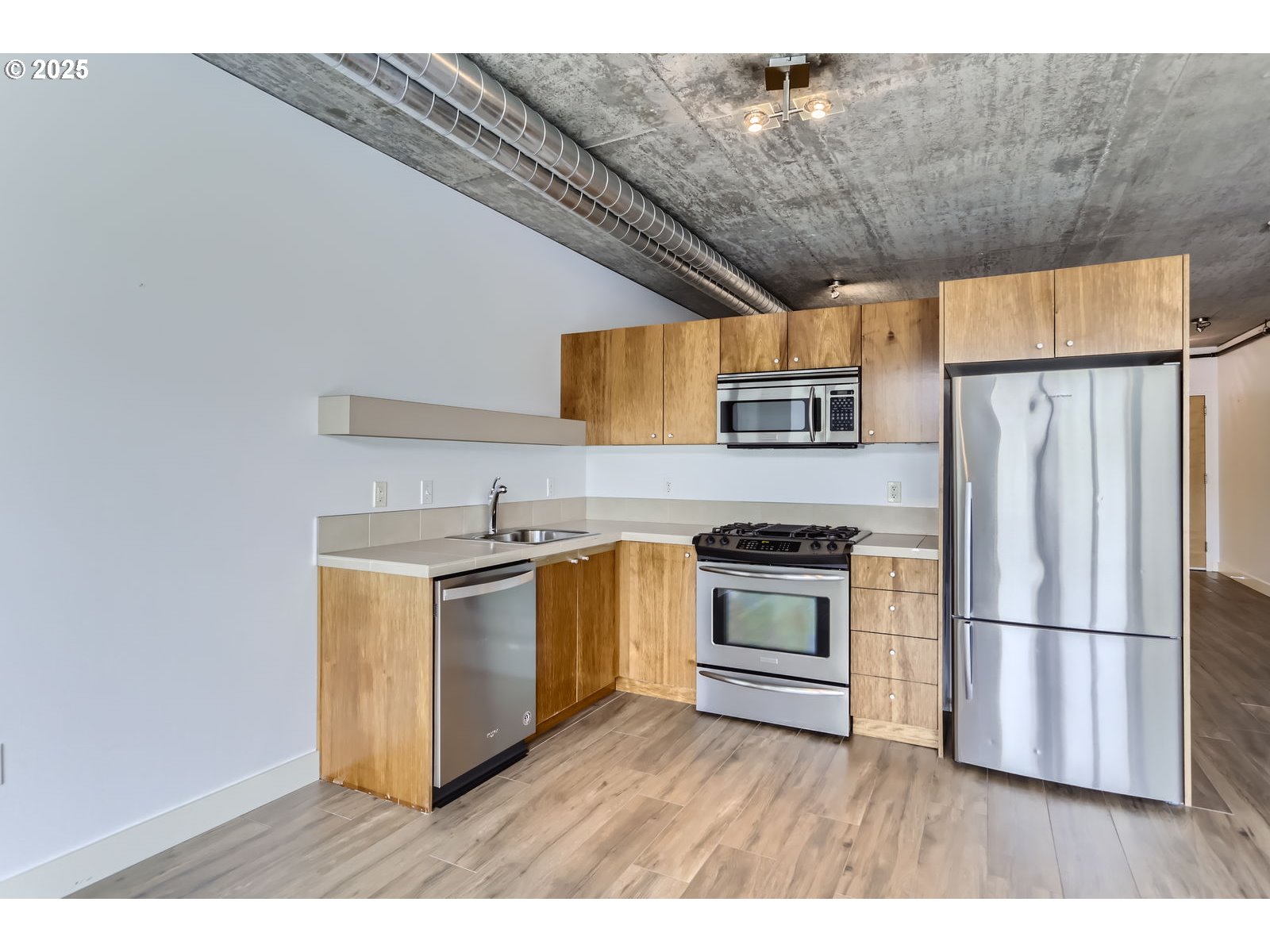 Photo #2: 311101792 Listing 