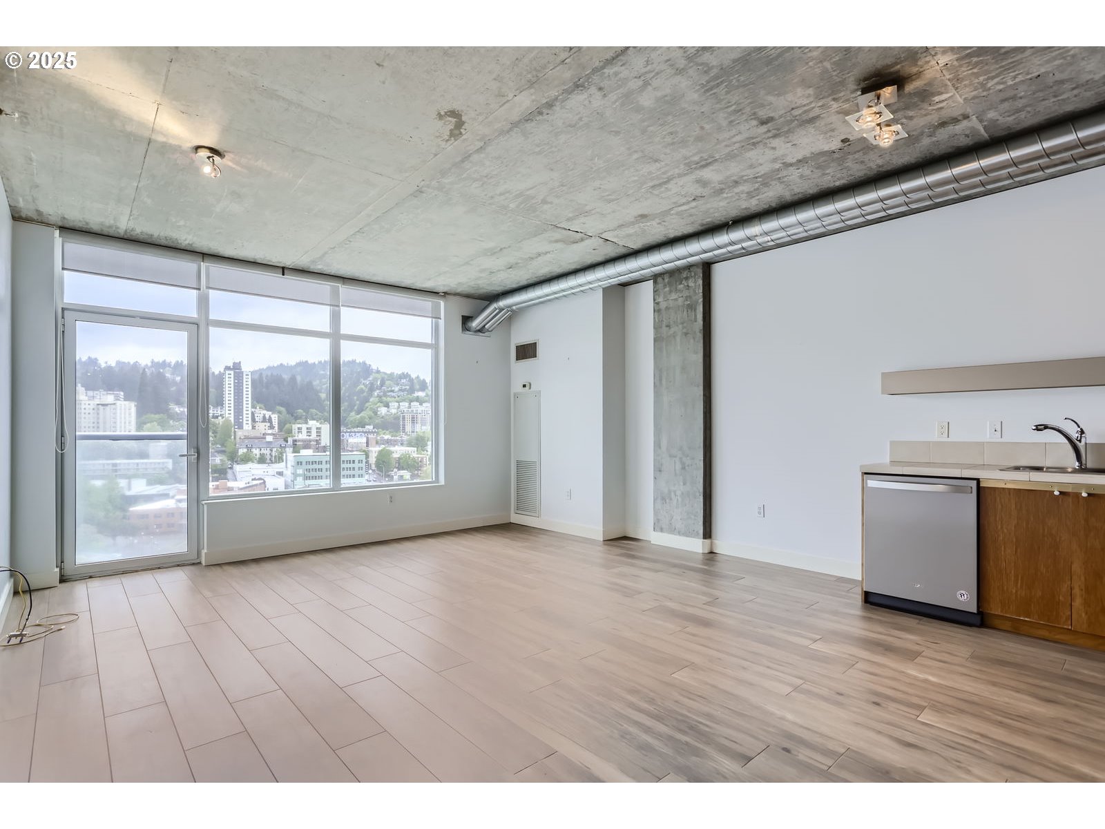 Photo #3: 311101792 Listing 