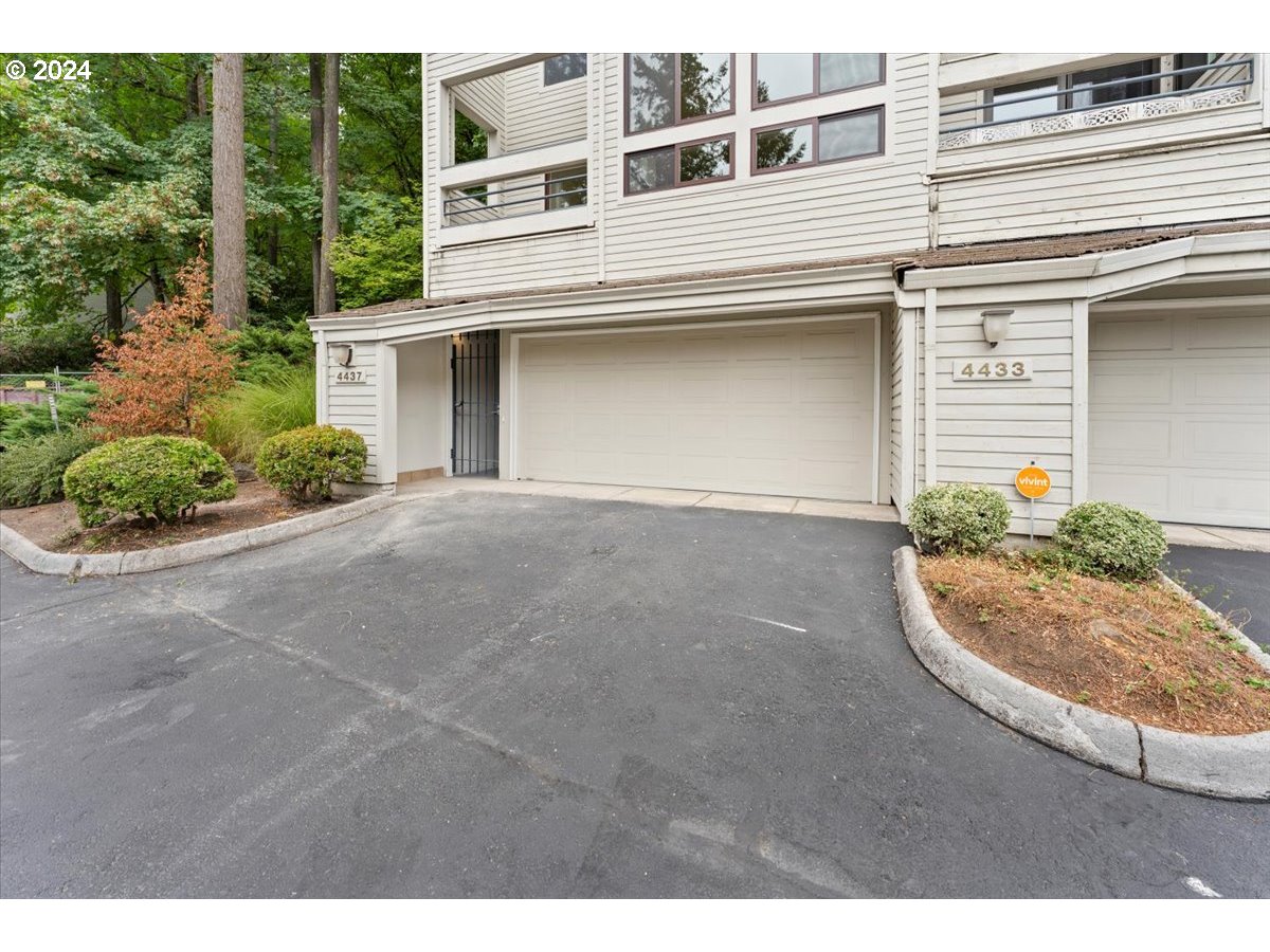 Photo of 4437 THUNDER VISTA LN Lake Oswego OR 97035