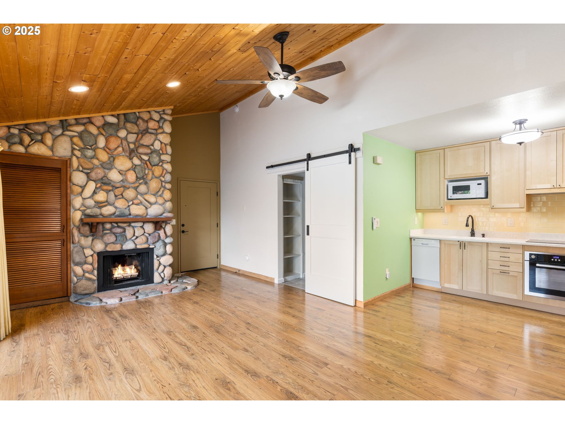 Photo #6: 312463802 Listing: Photo #6